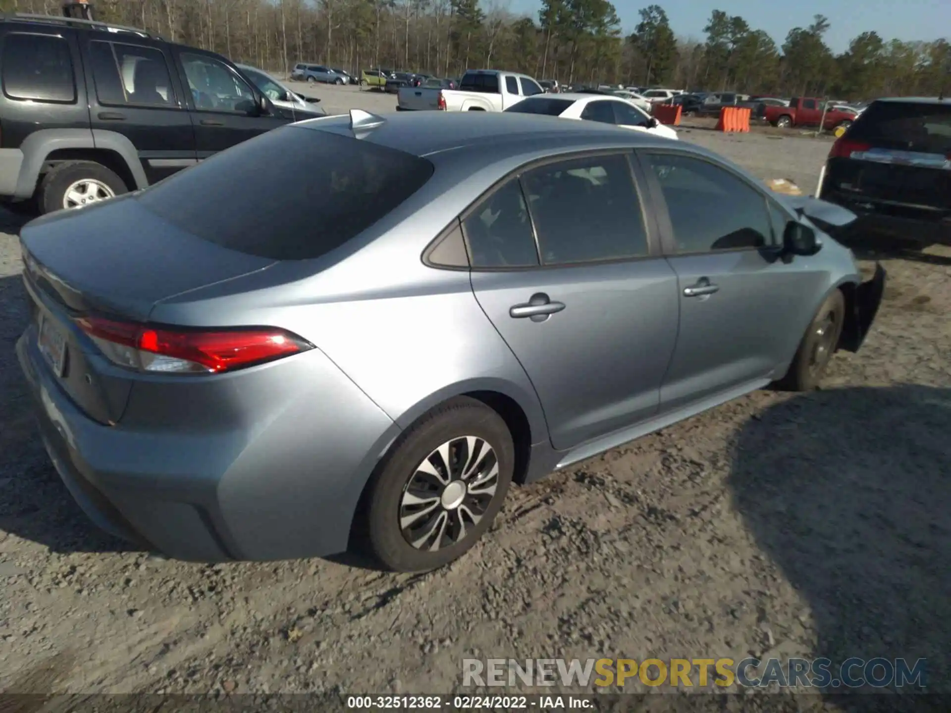 4 Photograph of a damaged car 5YFDPRAE2LP057094 TOYOTA COROLLA 2020