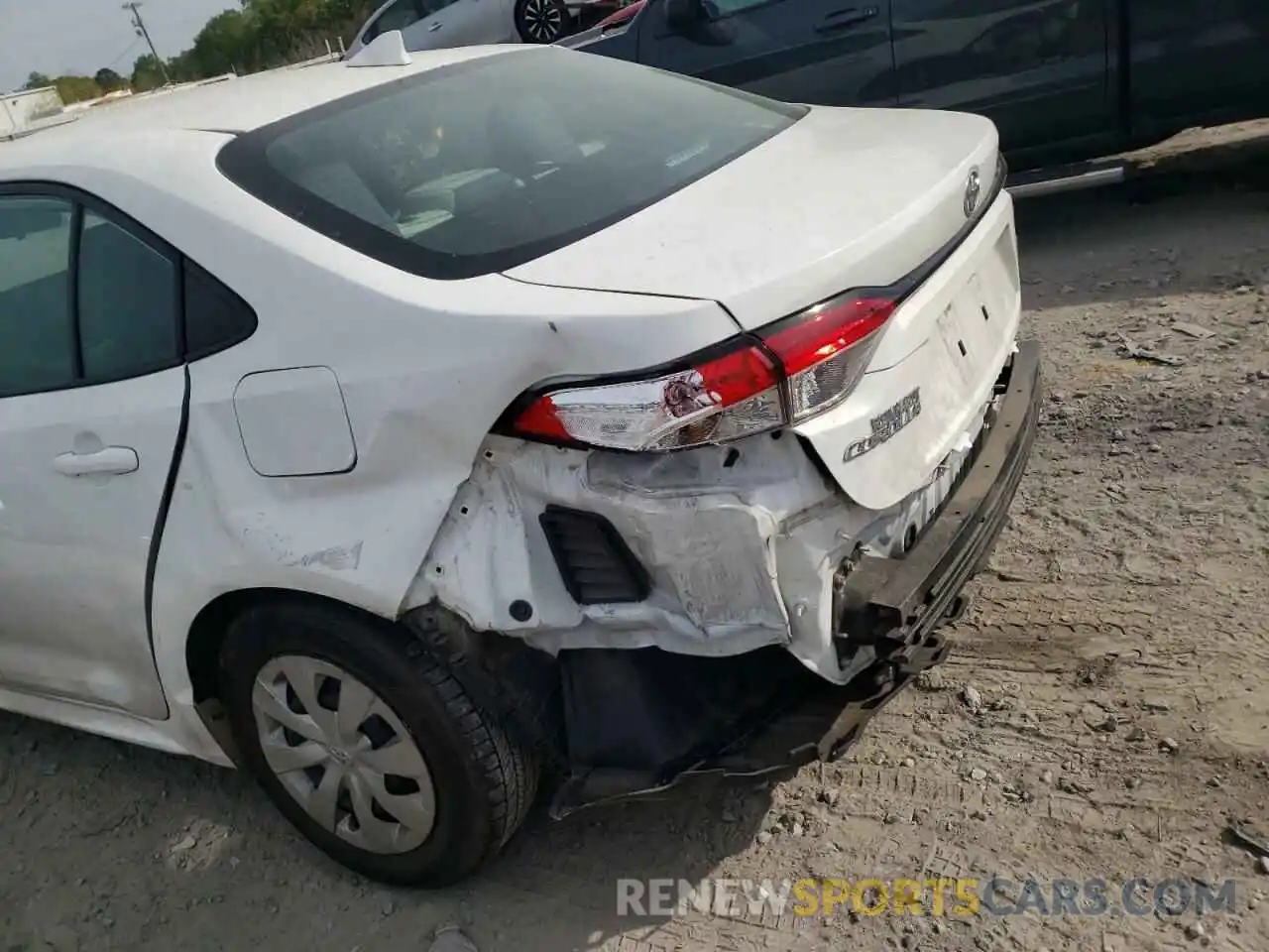 9 Photograph of a damaged car 5YFDPRAE2LP063137 TOYOTA COROLLA 2020