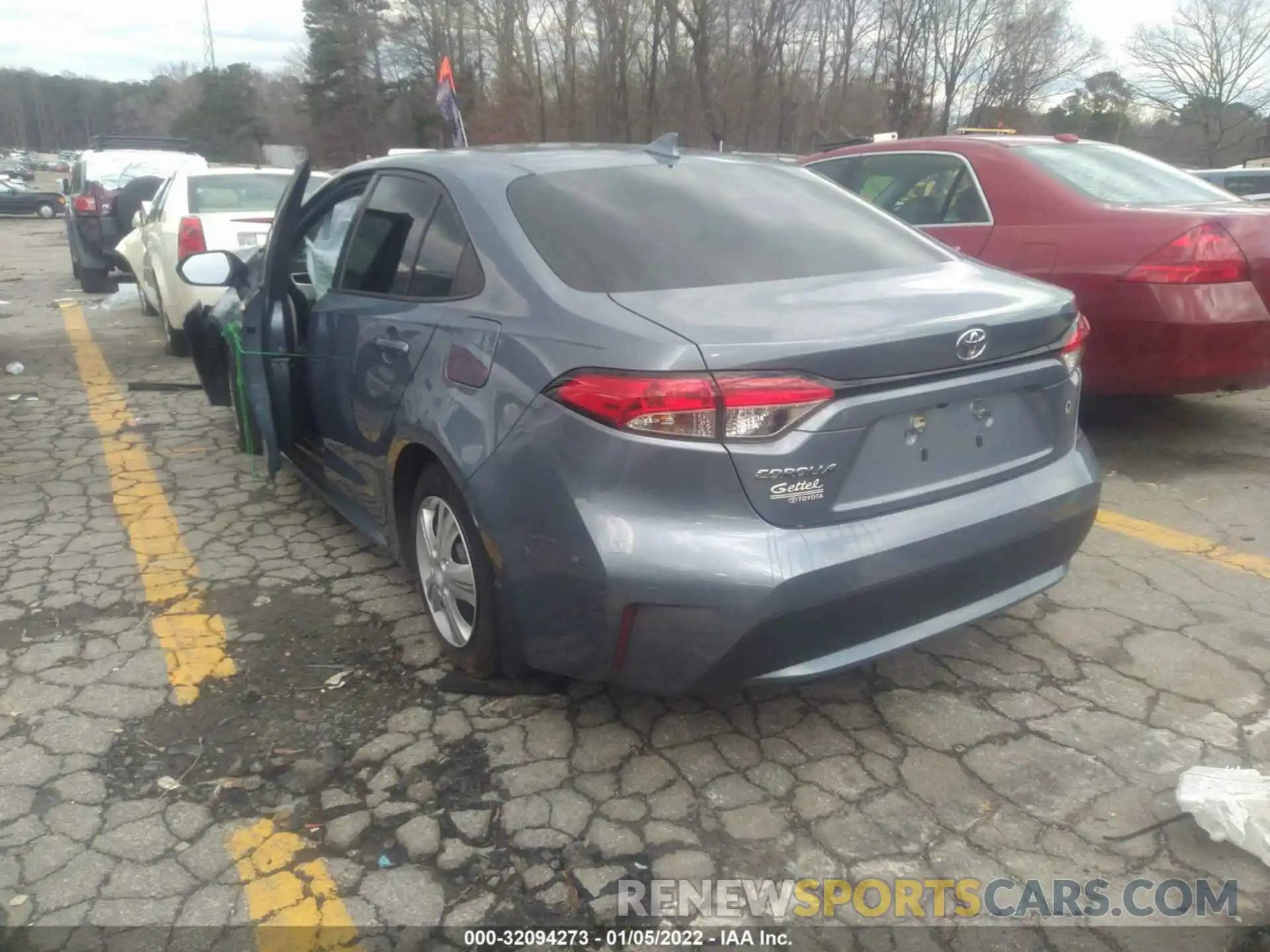 3 Photograph of a damaged car 5YFDPRAE2LP067415 TOYOTA COROLLA 2020