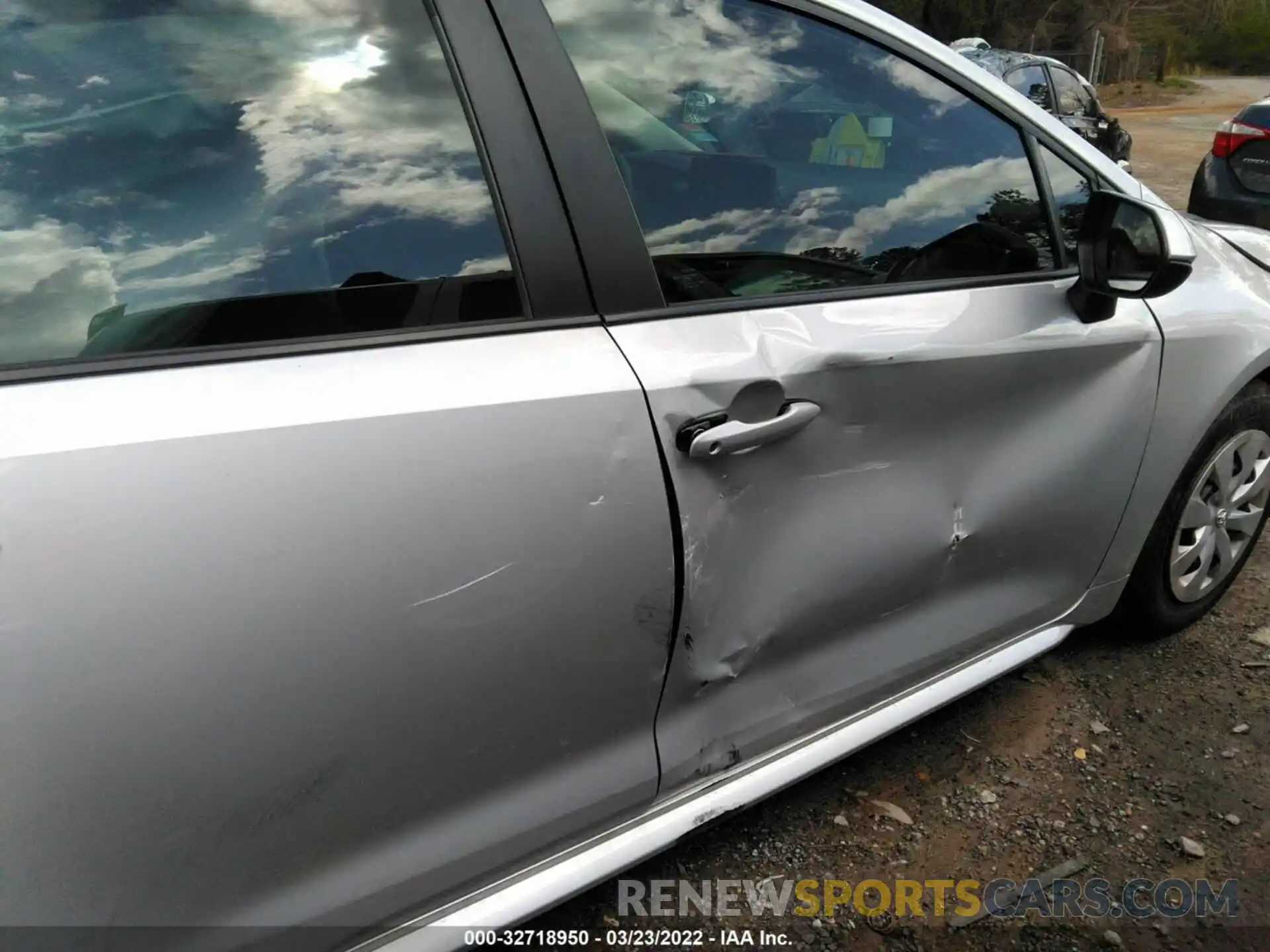 6 Photograph of a damaged car 5YFDPRAE2LP070976 TOYOTA COROLLA 2020