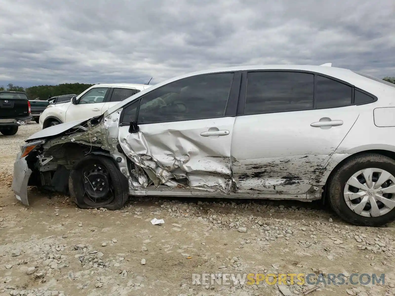 9 Photograph of a damaged car 5YFDPRAE2LP075093 TOYOTA COROLLA 2020