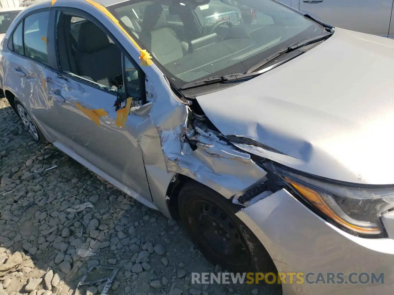 9 Photograph of a damaged car 5YFDPRAE2LP079824 TOYOTA COROLLA 2020