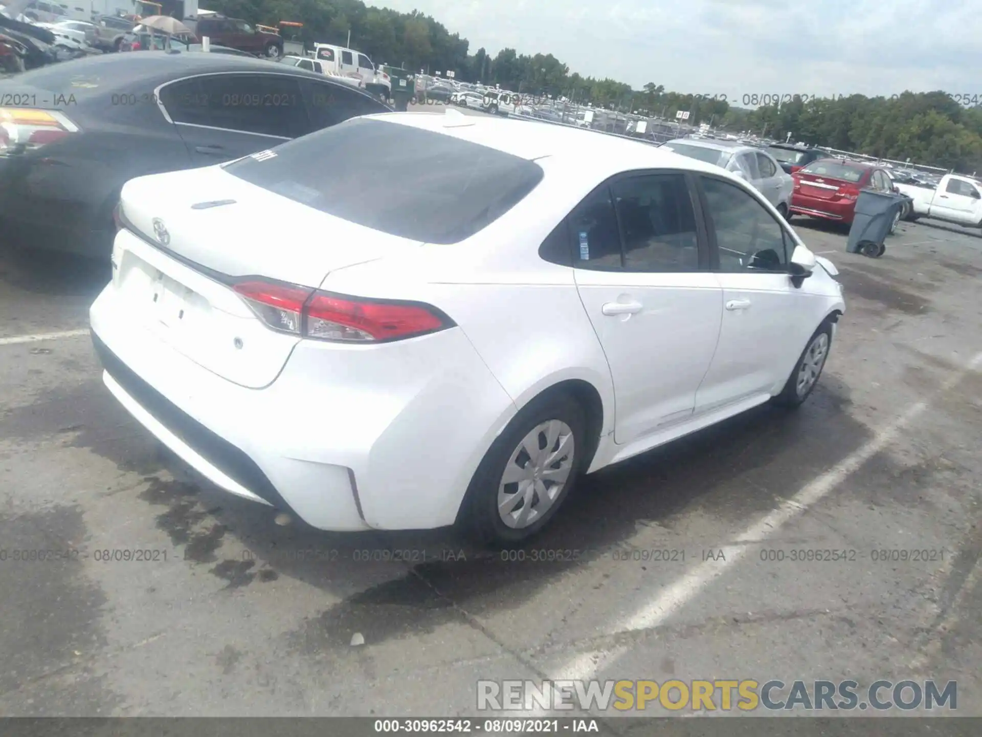 4 Photograph of a damaged car 5YFDPRAE2LP094839 TOYOTA COROLLA 2020