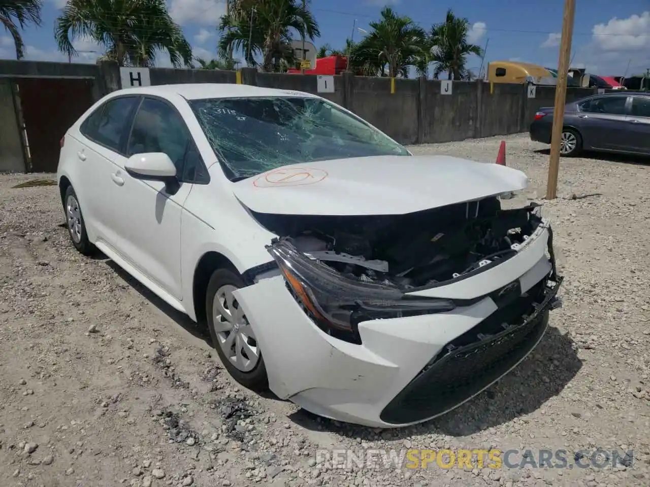 1 Photograph of a damaged car 5YFDPRAE2LP113115 TOYOTA COROLLA 2020