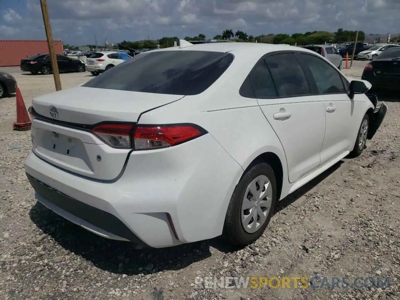 4 Photograph of a damaged car 5YFDPRAE2LP113115 TOYOTA COROLLA 2020