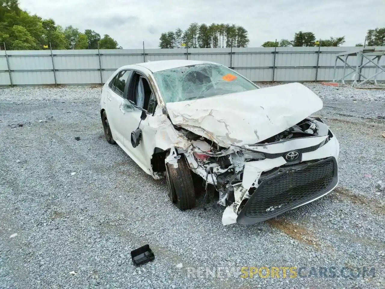 9 Photograph of a damaged car 5YFDPRAE2LP134367 TOYOTA COROLLA 2020