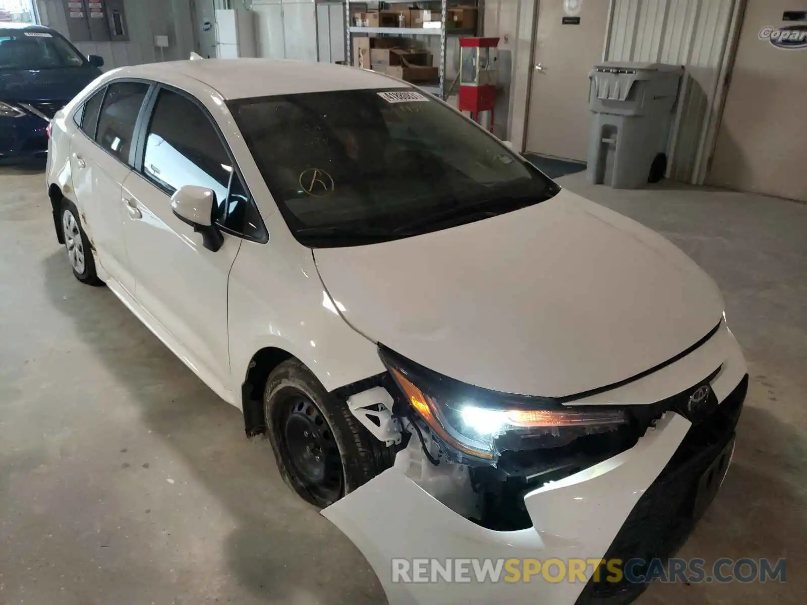 1 Photograph of a damaged car 5YFDPRAE2LP143408 TOYOTA COROLLA 2020