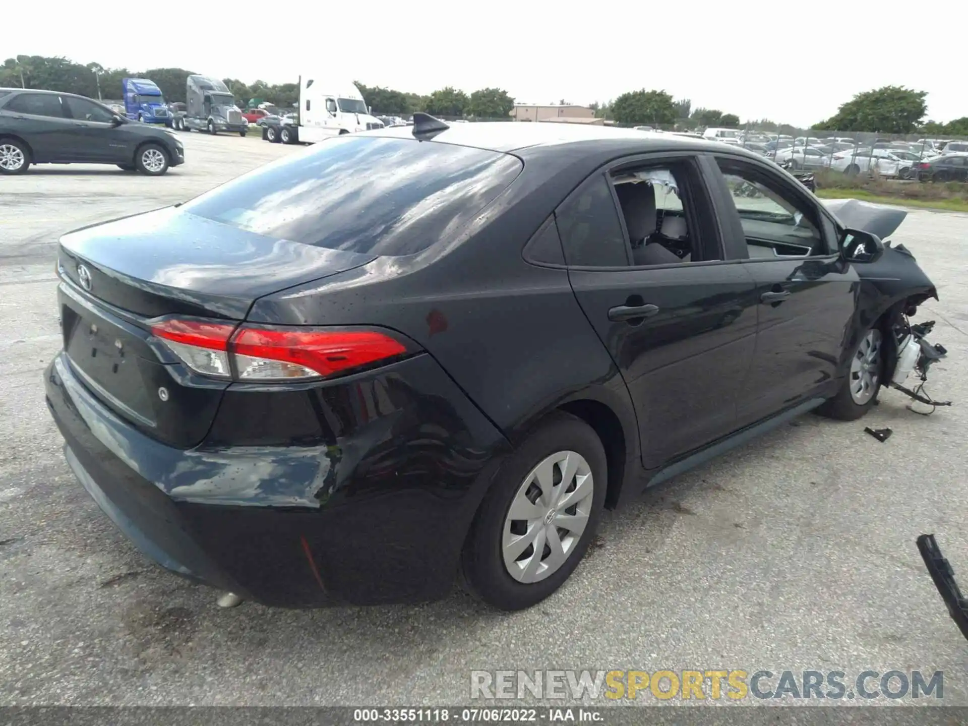 4 Photograph of a damaged car 5YFDPRAE3LP039039 TOYOTA COROLLA 2020