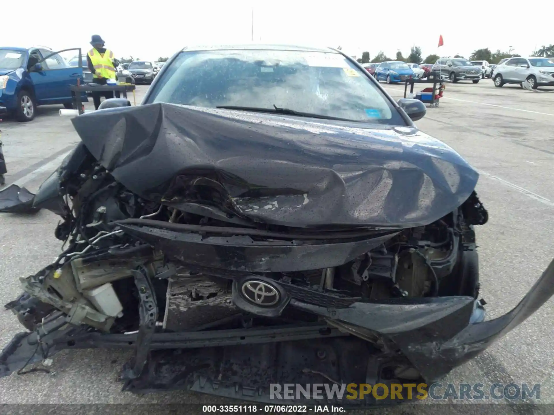 6 Photograph of a damaged car 5YFDPRAE3LP039039 TOYOTA COROLLA 2020