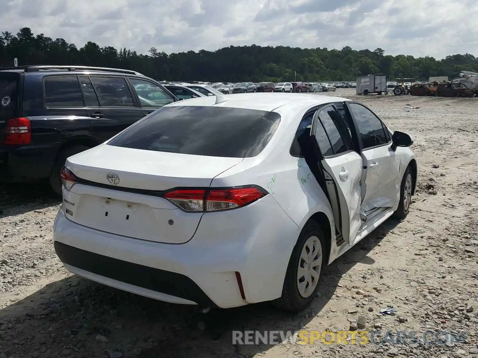 4 Photograph of a damaged car 5YFDPRAE3LP045746 TOYOTA COROLLA 2020