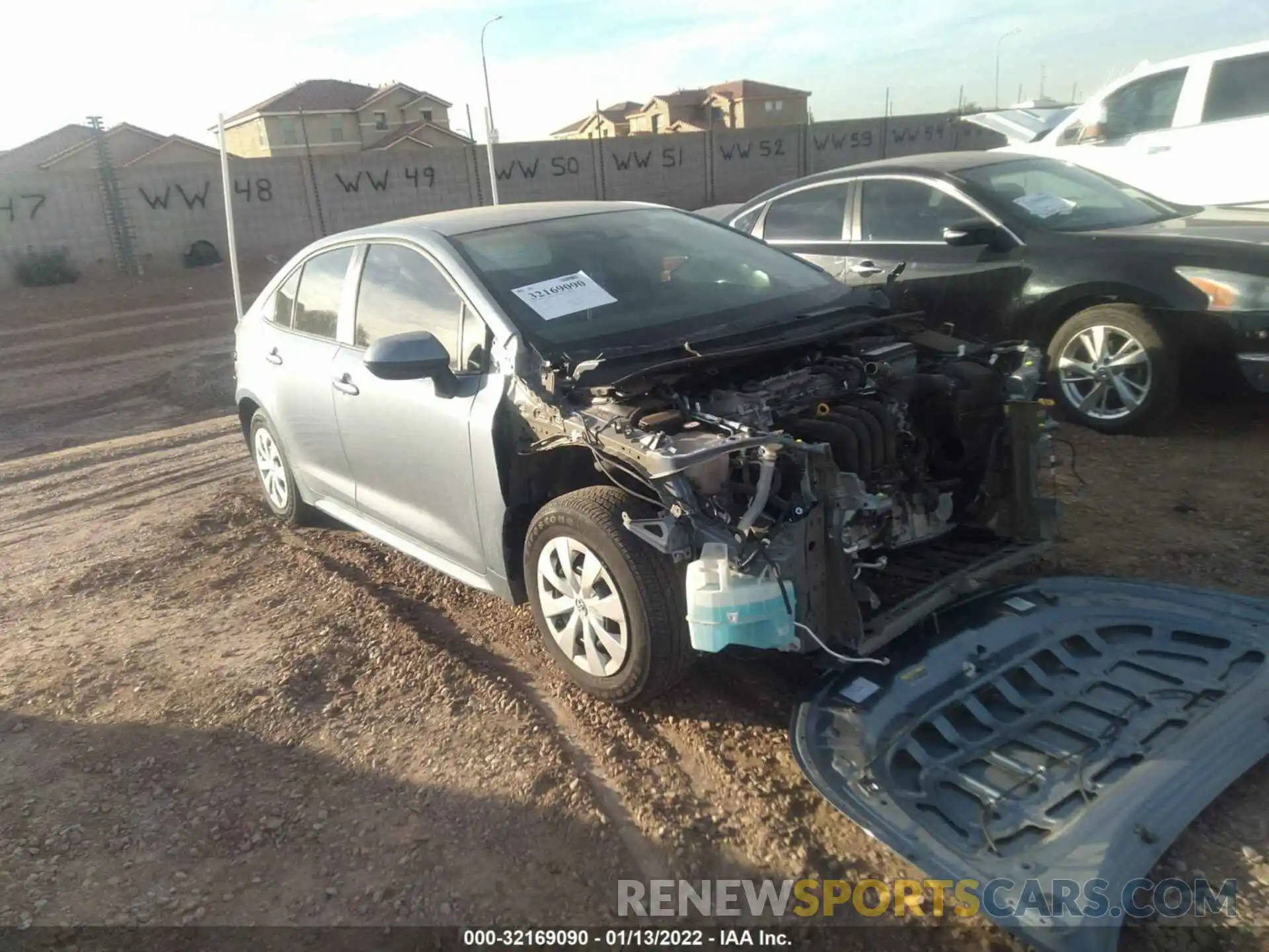 1 Photograph of a damaged car 5YFDPRAE3LP055189 TOYOTA COROLLA 2020