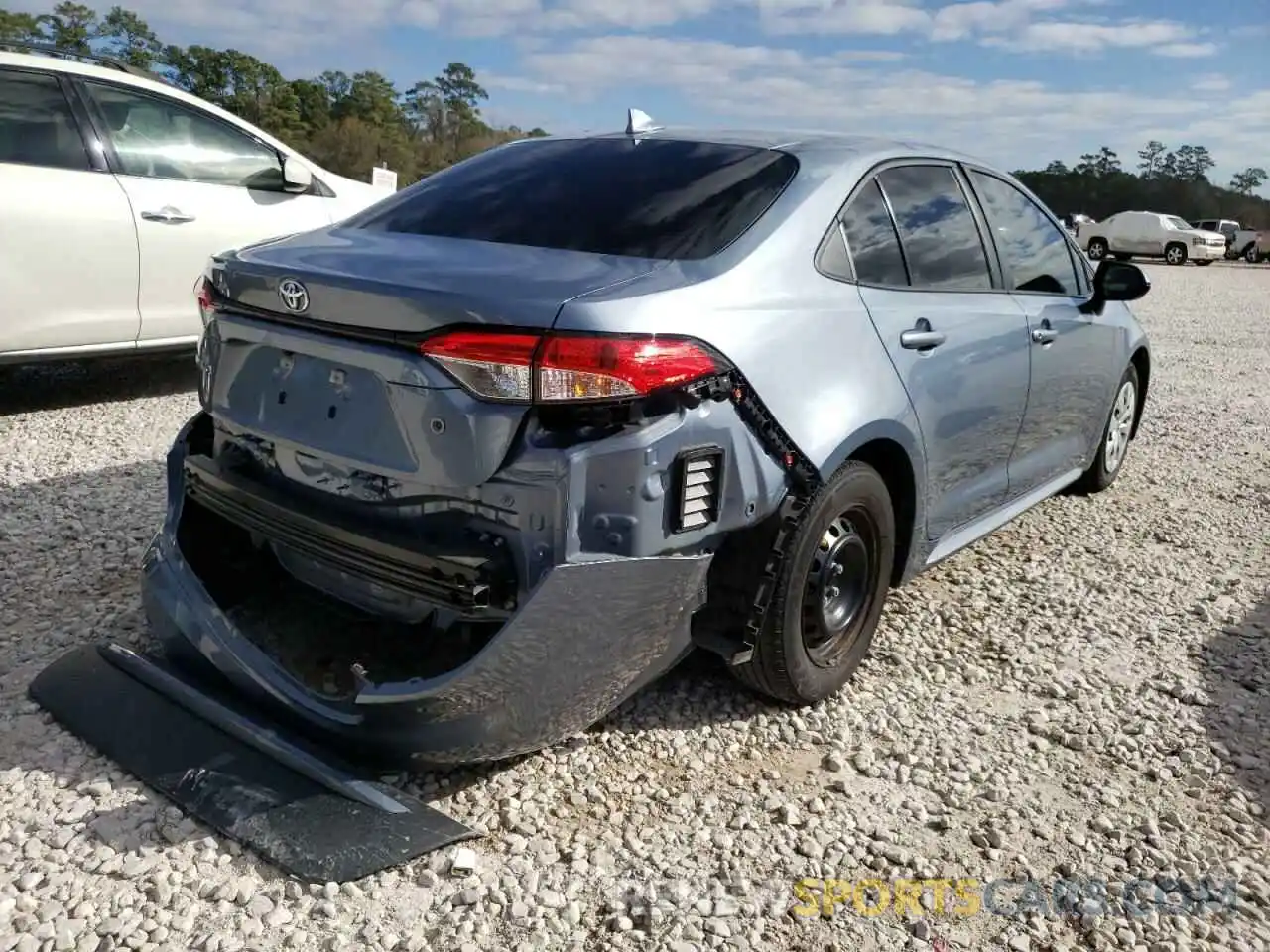 4 Photograph of a damaged car 5YFDPRAE3LP123460 TOYOTA COROLLA 2020