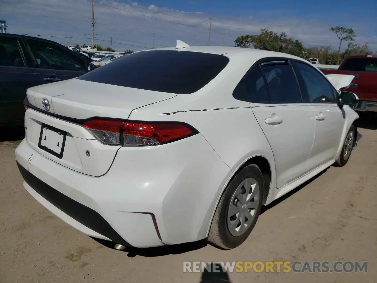 4 Photograph of a damaged car 5YFDPRAE4LP036649 TOYOTA COROLLA 2020