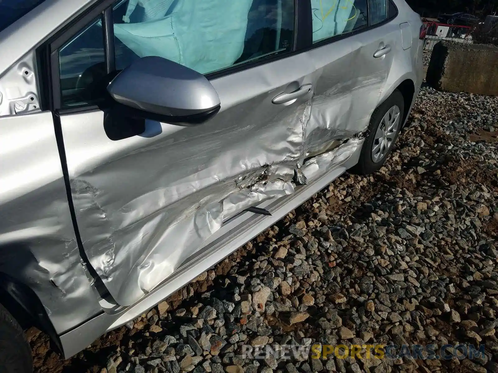 9 Photograph of a damaged car 5YFDPRAE4LP044038 TOYOTA COROLLA 2020