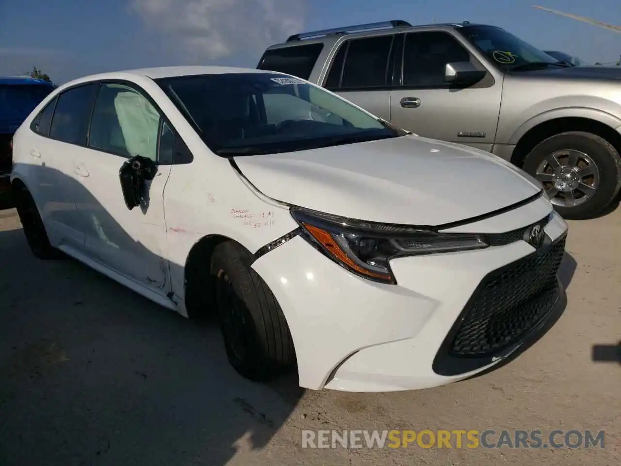 1 Photograph of a damaged car 5YFDPRAE4LP051703 TOYOTA COROLLA 2020