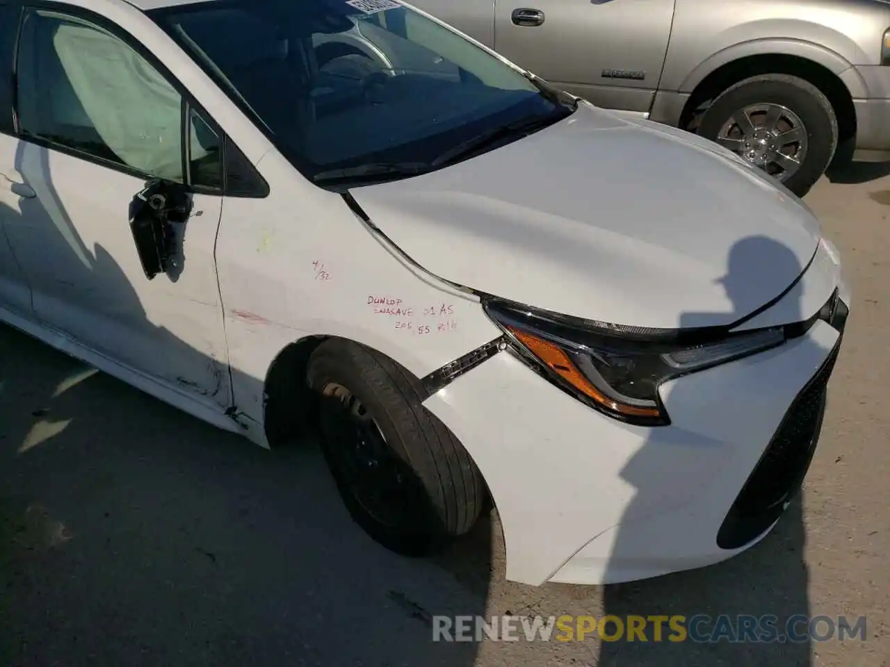 10 Photograph of a damaged car 5YFDPRAE4LP051703 TOYOTA COROLLA 2020