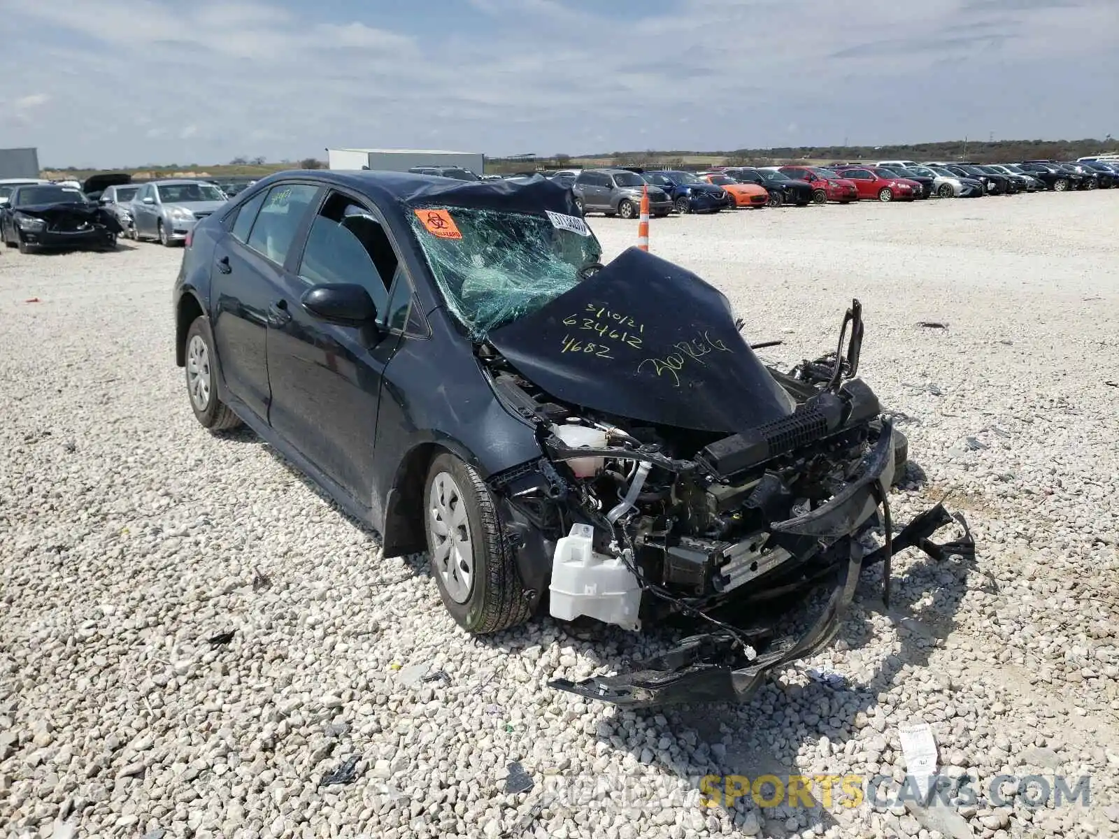 1 Photograph of a damaged car 5YFDPRAE4LP054682 TOYOTA COROLLA 2020