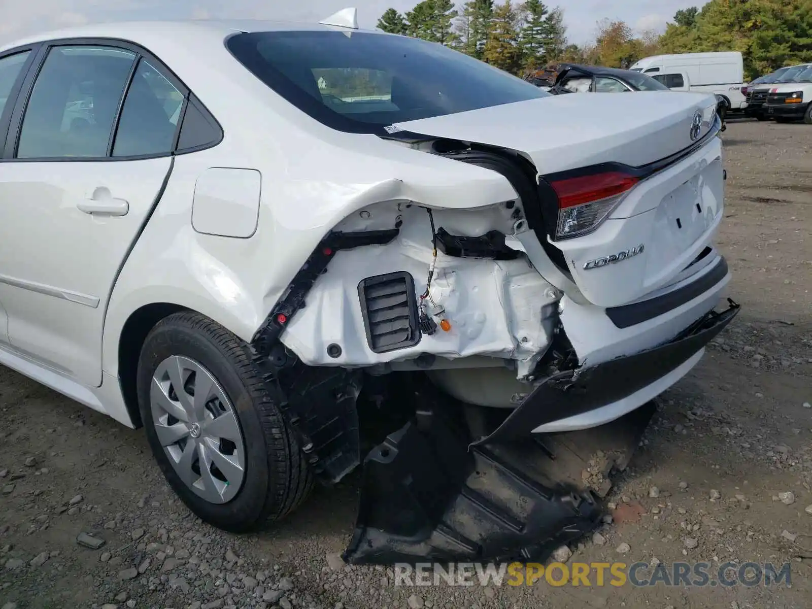 9 Photograph of a damaged car 5YFDPRAE4LP093028 TOYOTA COROLLA 2020