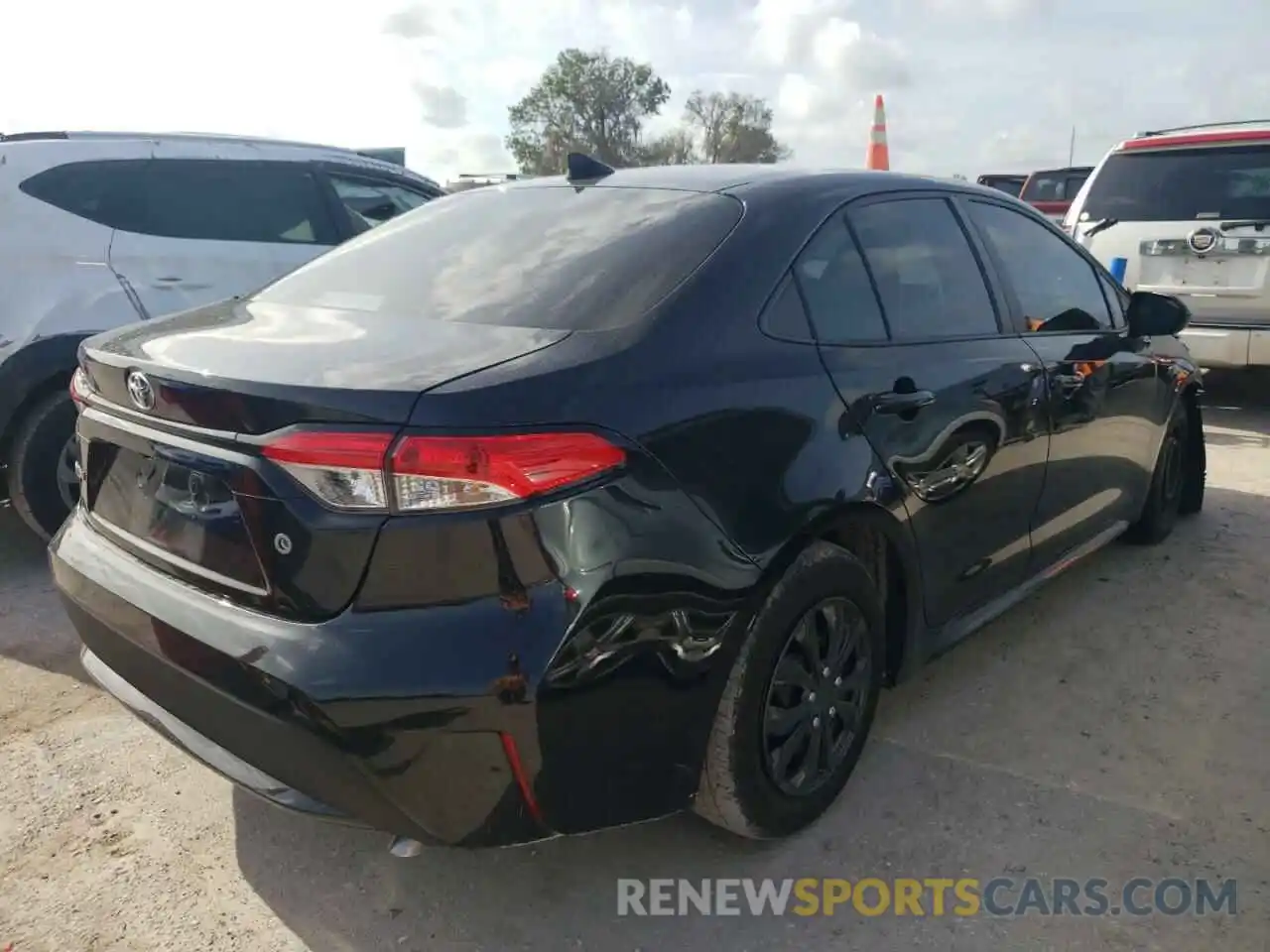 4 Photograph of a damaged car 5YFDPRAE4LP127789 TOYOTA COROLLA 2020