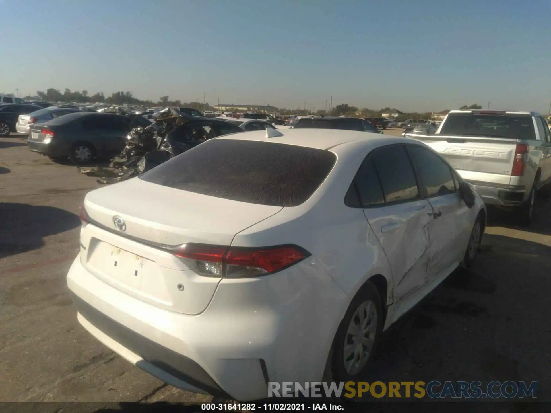 4 Photograph of a damaged car 5YFDPRAE4LP132829 TOYOTA COROLLA 2020