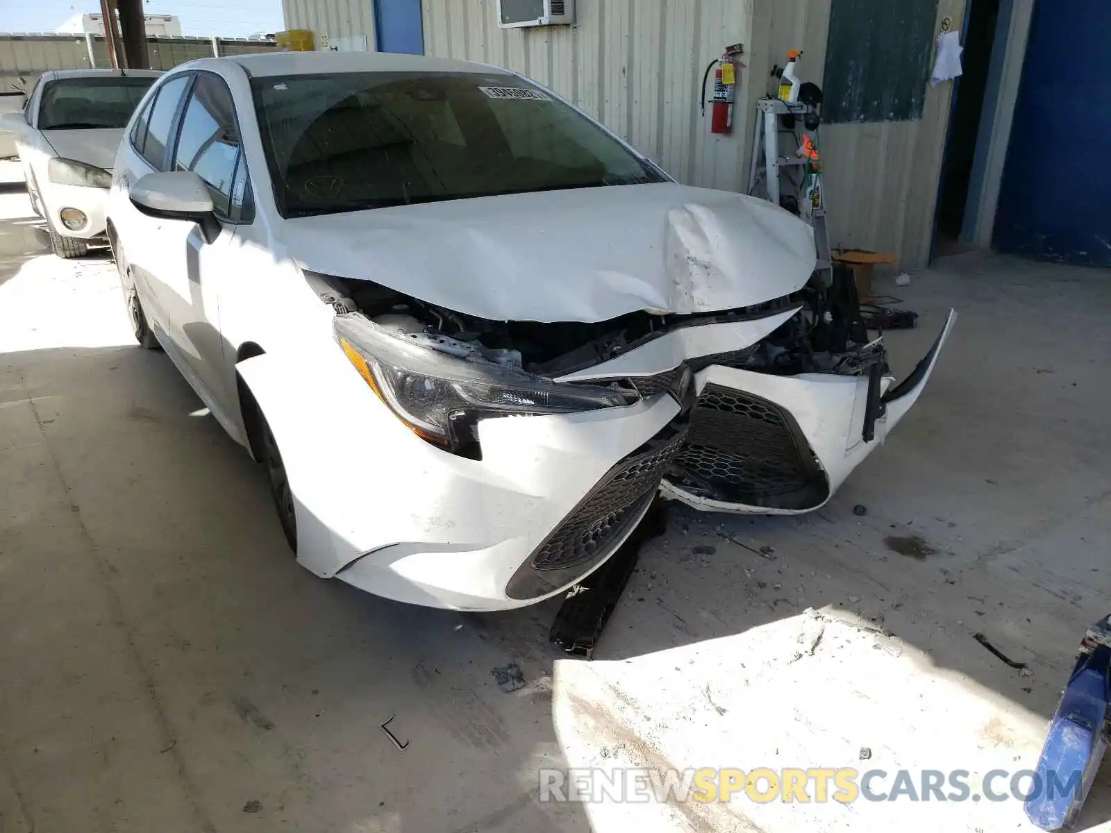 1 Photograph of a damaged car 5YFDPRAE5LP005510 TOYOTA COROLLA 2020