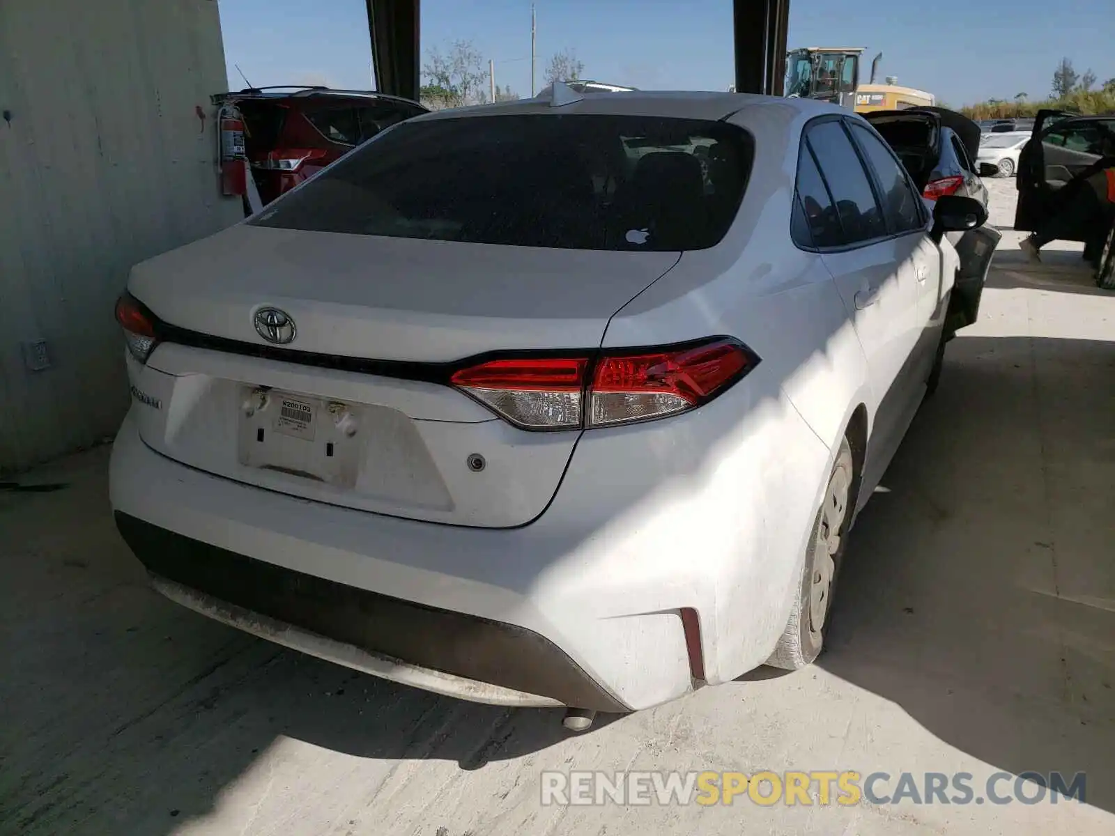 4 Photograph of a damaged car 5YFDPRAE5LP005510 TOYOTA COROLLA 2020