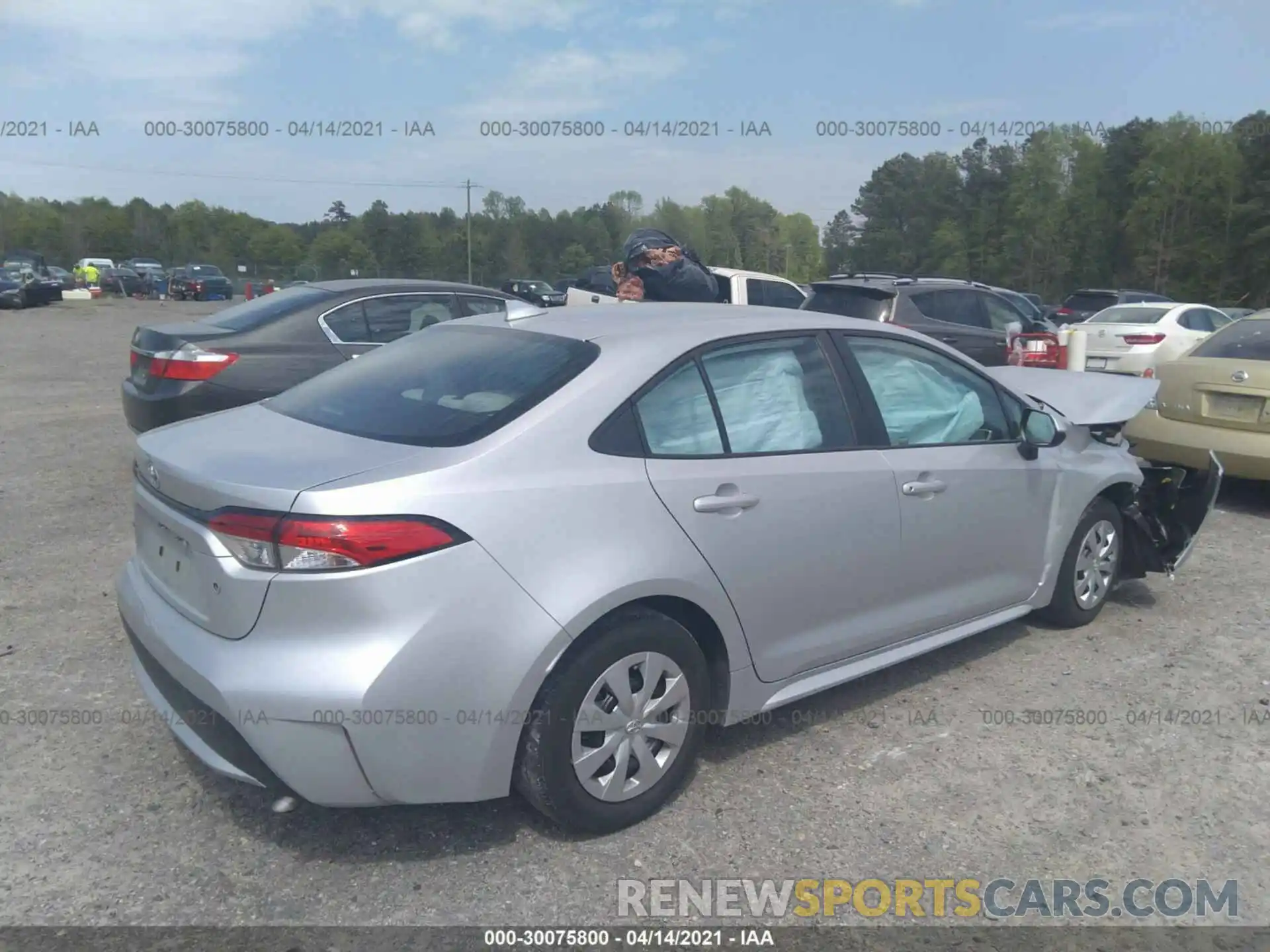 4 Photograph of a damaged car 5YFDPRAE5LP008116 TOYOTA COROLLA 2020