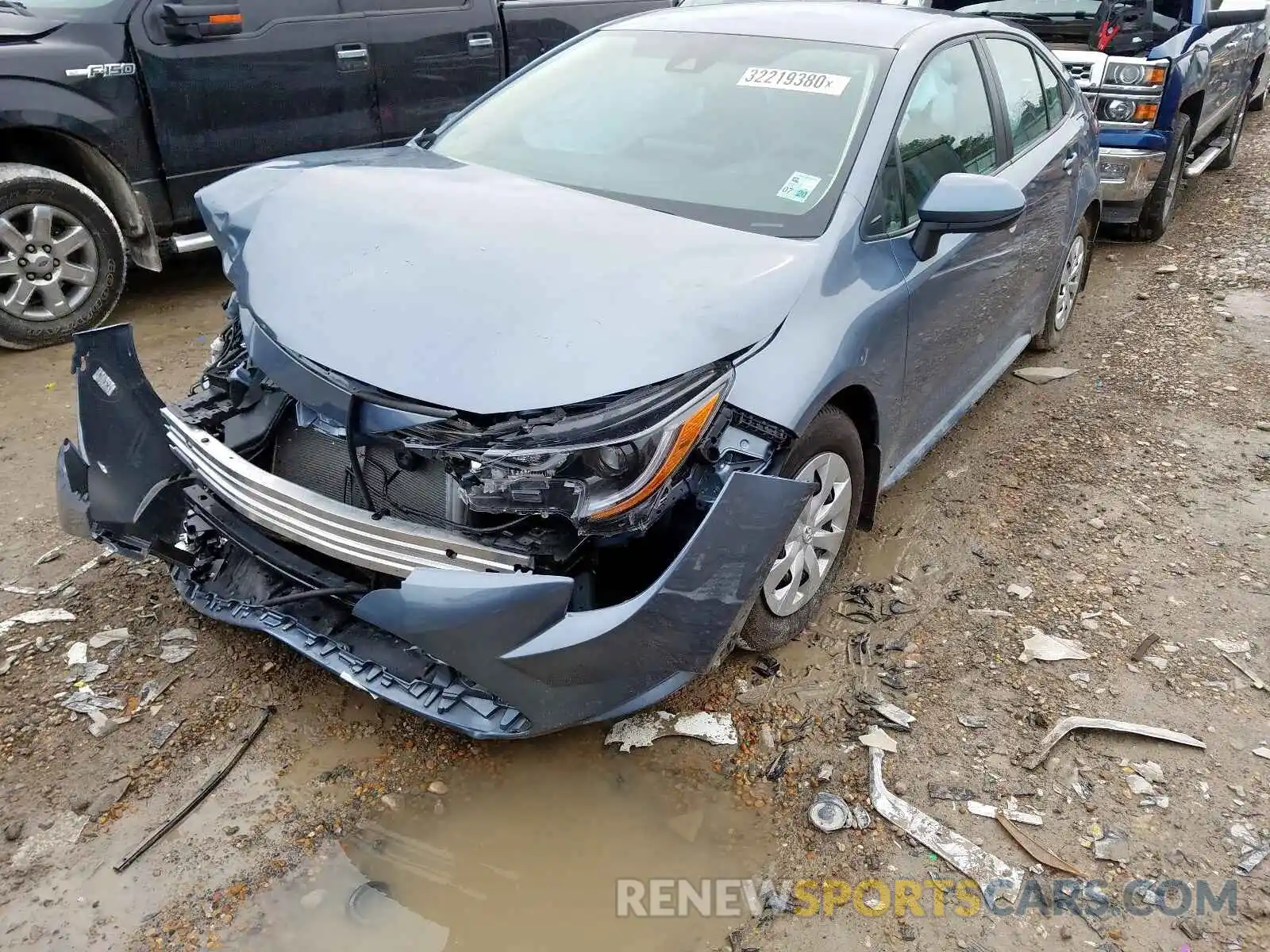 2 Photograph of a damaged car 5YFDPRAE5LP015003 TOYOTA COROLLA 2020