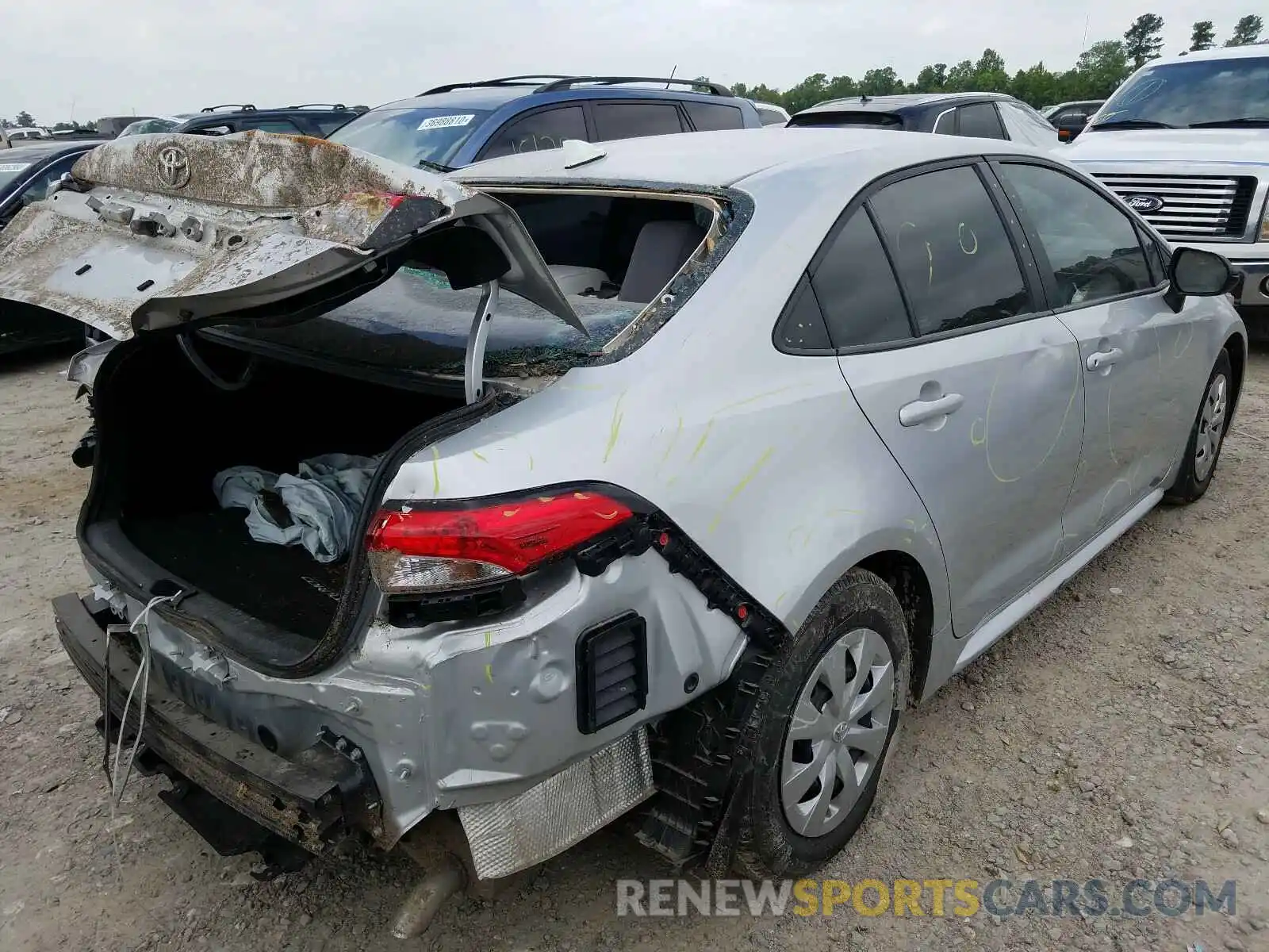 4 Photograph of a damaged car 5YFDPRAE5LP033341 TOYOTA COROLLA 2020