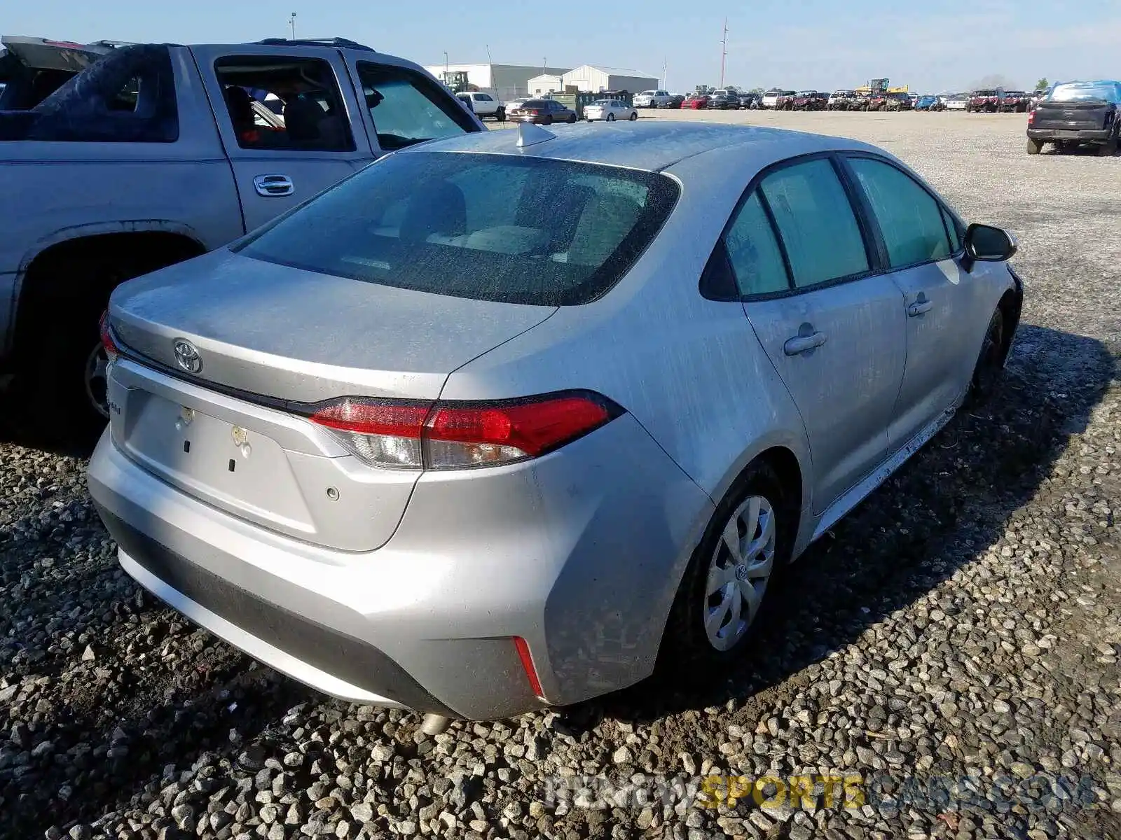 4 Photograph of a damaged car 5YFDPRAE5LP042427 TOYOTA COROLLA 2020