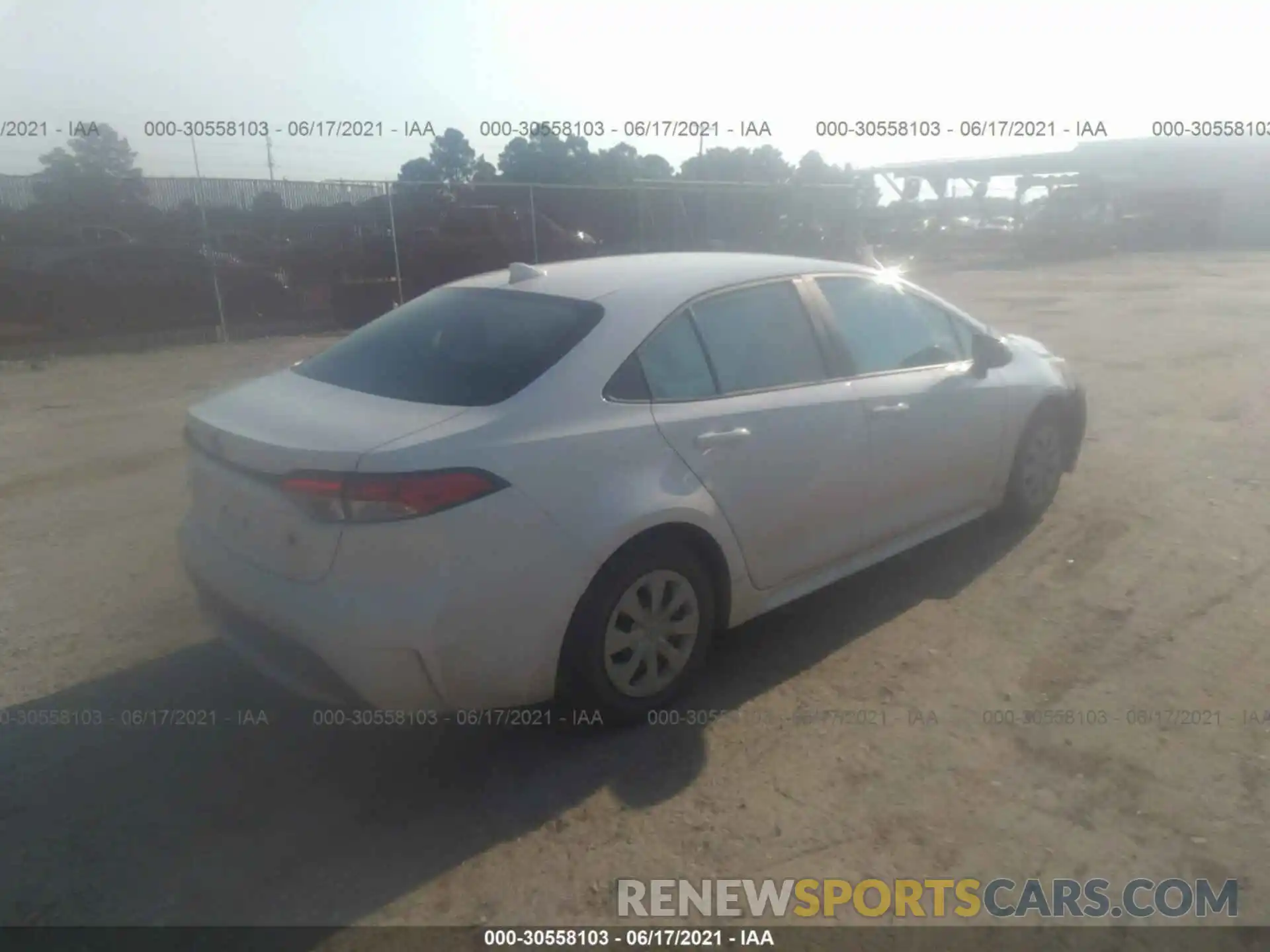 4 Photograph of a damaged car 5YFDPRAE5LP056232 TOYOTA COROLLA 2020