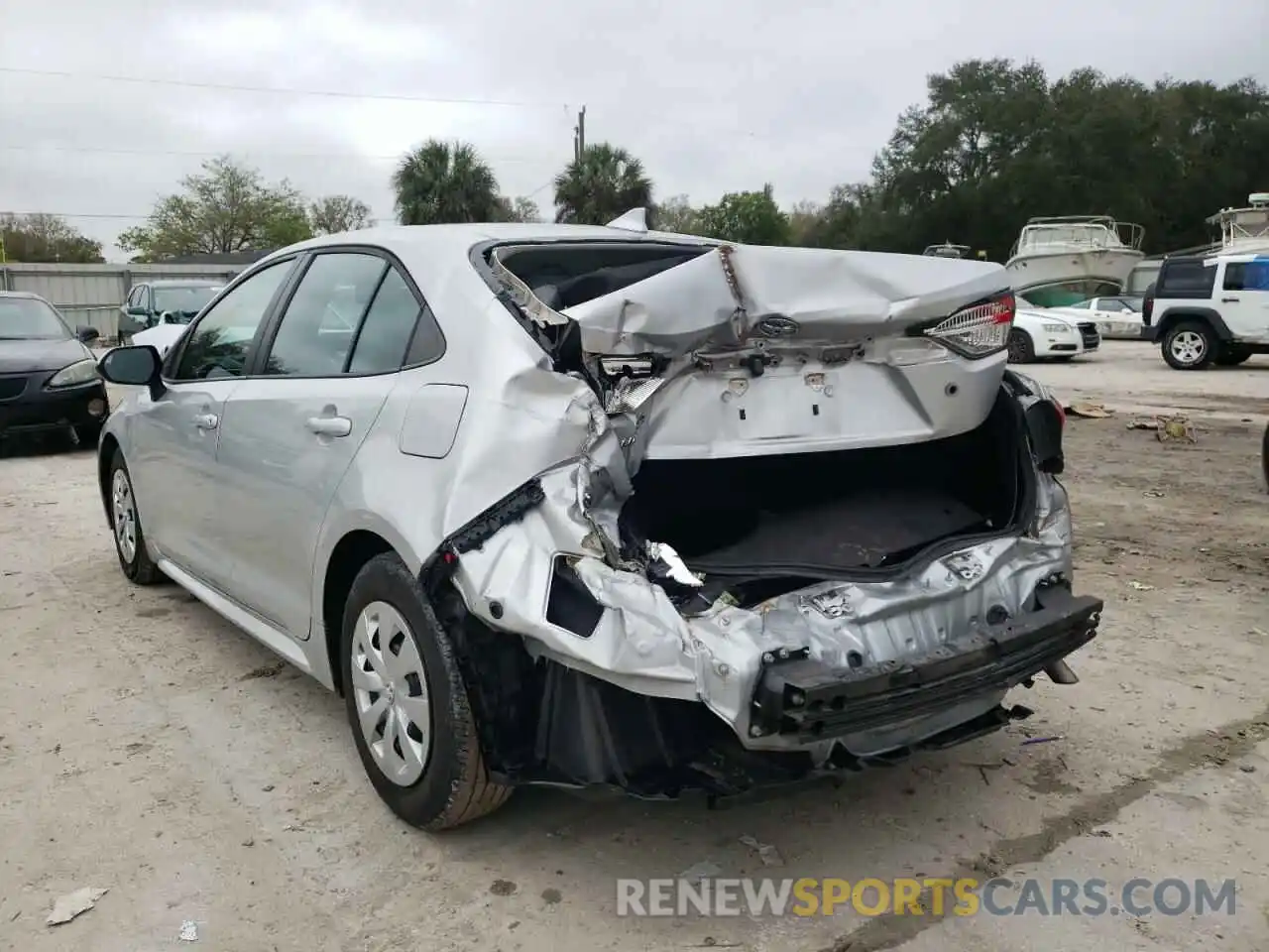 3 Photograph of a damaged car 5YFDPRAE5LP060054 TOYOTA COROLLA 2020