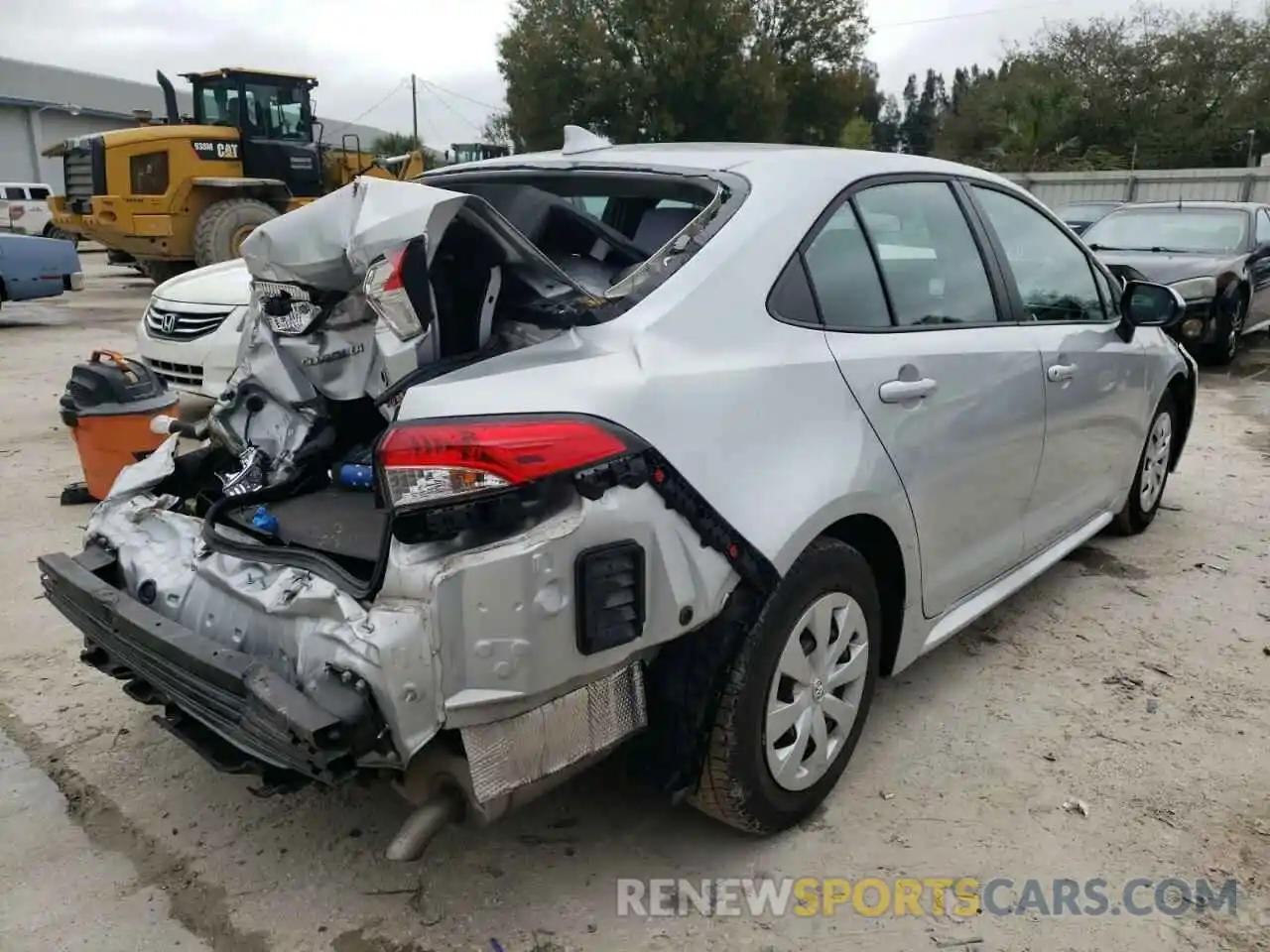 4 Photograph of a damaged car 5YFDPRAE5LP060054 TOYOTA COROLLA 2020