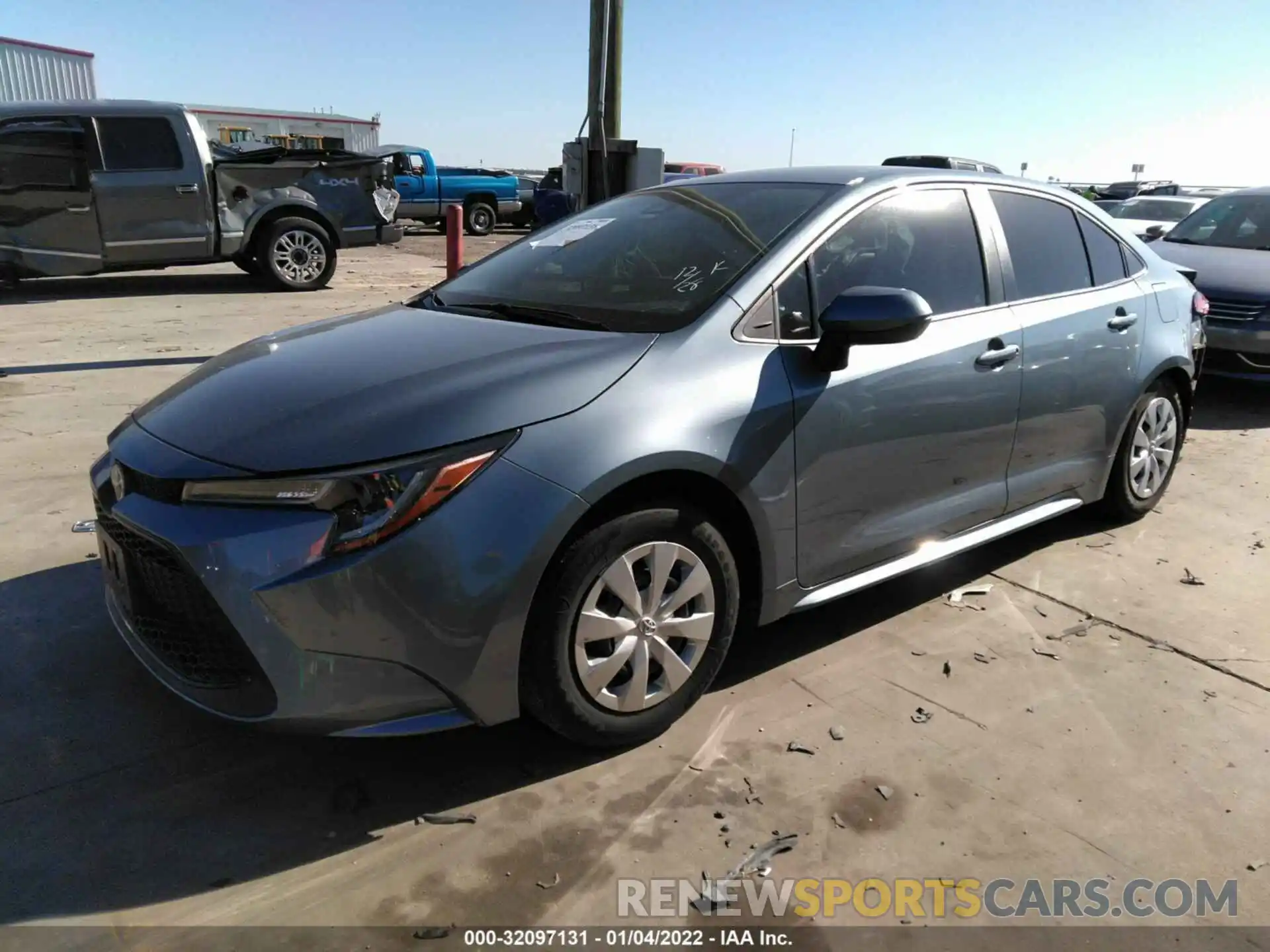 2 Photograph of a damaged car 5YFDPRAE5LP067585 TOYOTA COROLLA 2020