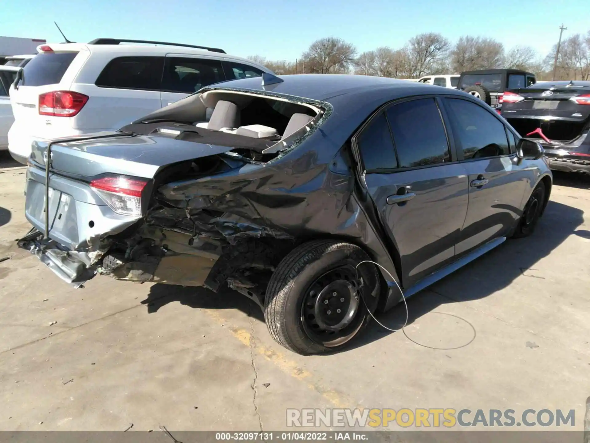 4 Photograph of a damaged car 5YFDPRAE5LP067585 TOYOTA COROLLA 2020