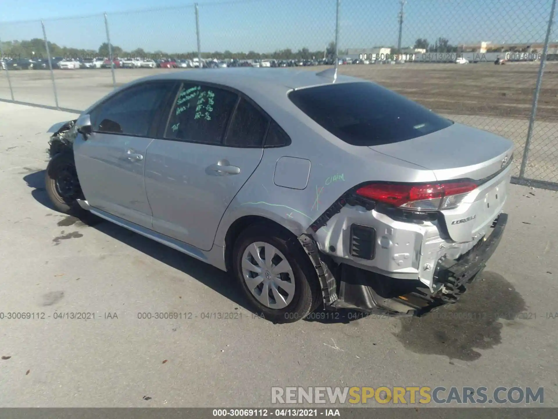 3 Photograph of a damaged car 5YFDPRAE5LP073290 TOYOTA COROLLA 2020