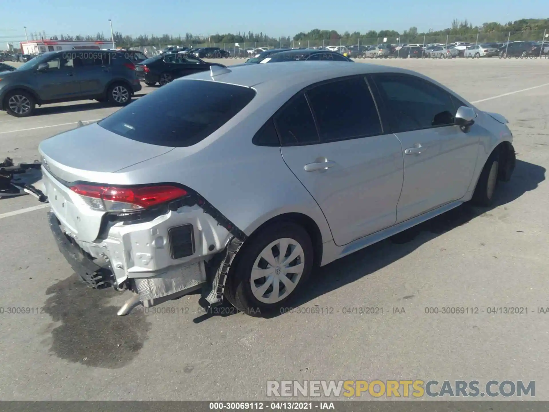 4 Photograph of a damaged car 5YFDPRAE5LP073290 TOYOTA COROLLA 2020