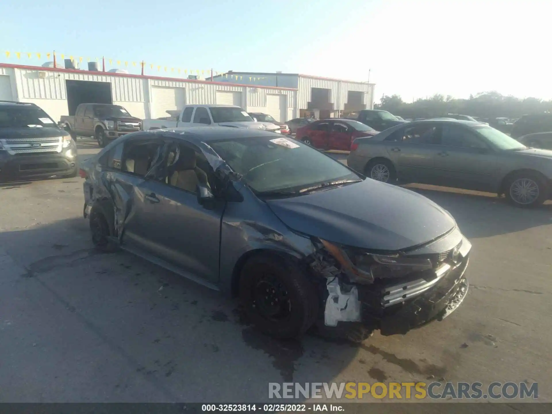 1 Photograph of a damaged car 5YFDPRAE5LP074293 TOYOTA COROLLA 2020