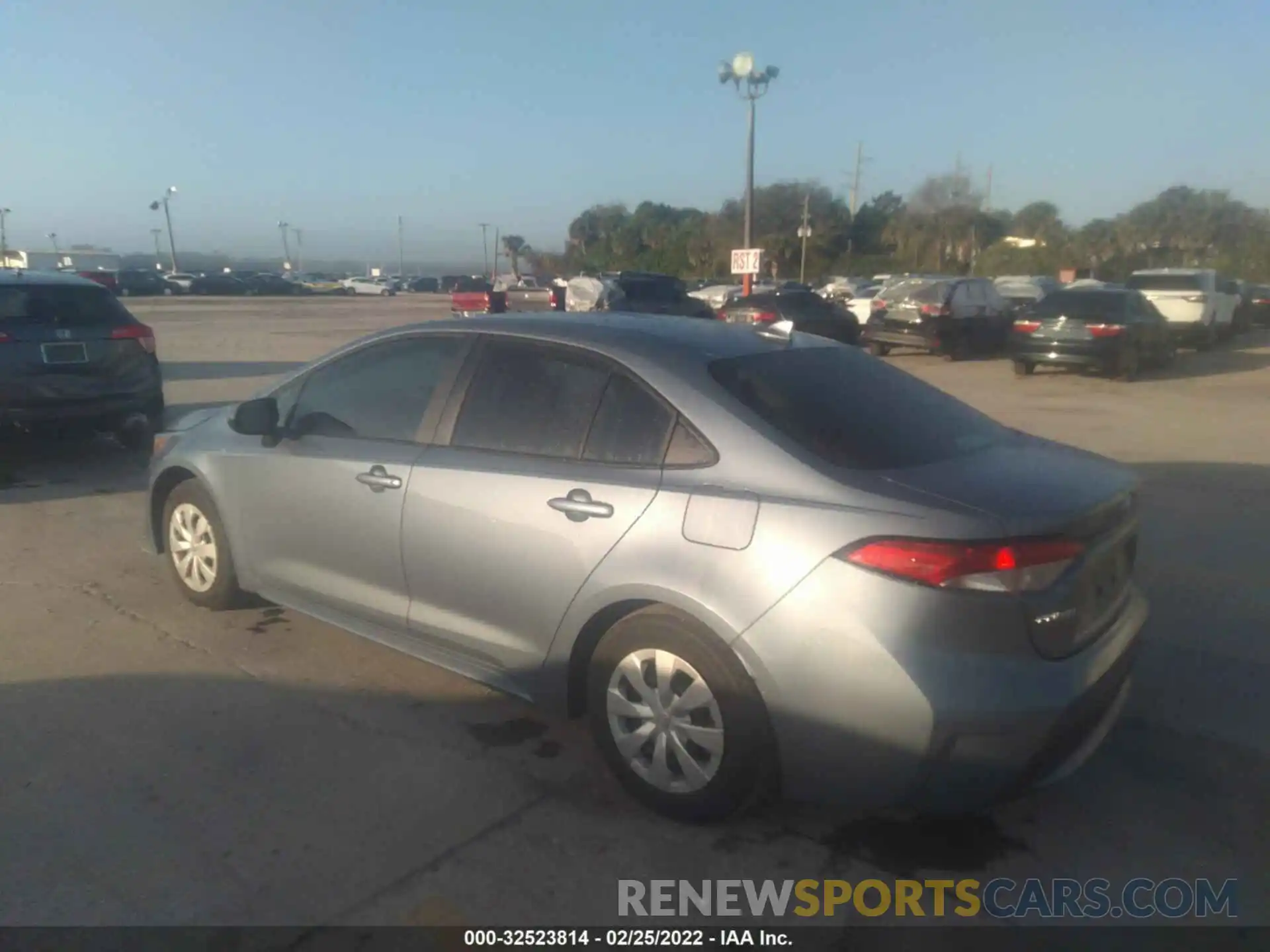 3 Photograph of a damaged car 5YFDPRAE5LP074293 TOYOTA COROLLA 2020