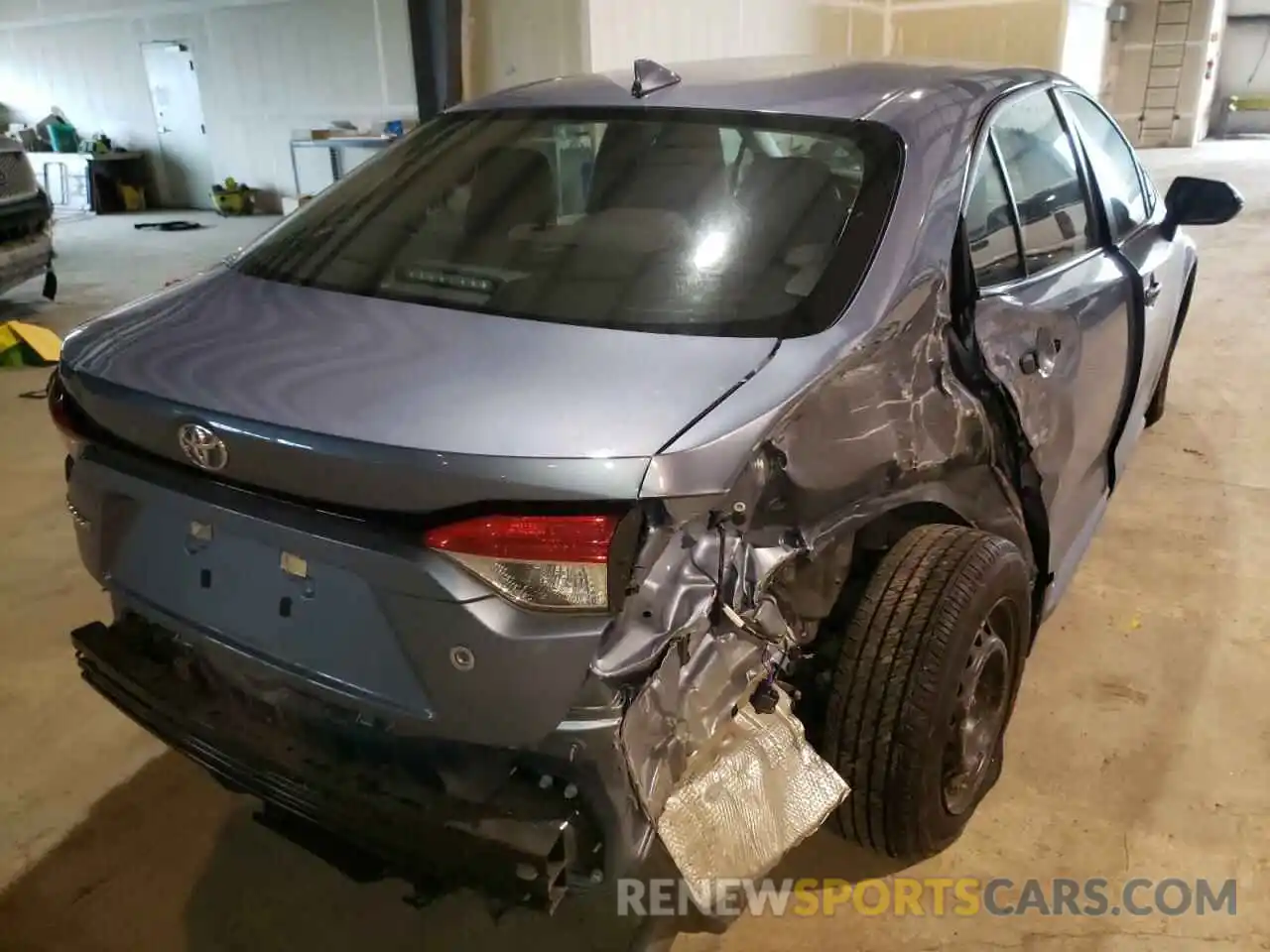 4 Photograph of a damaged car 5YFDPRAE5LP082331 TOYOTA COROLLA 2020