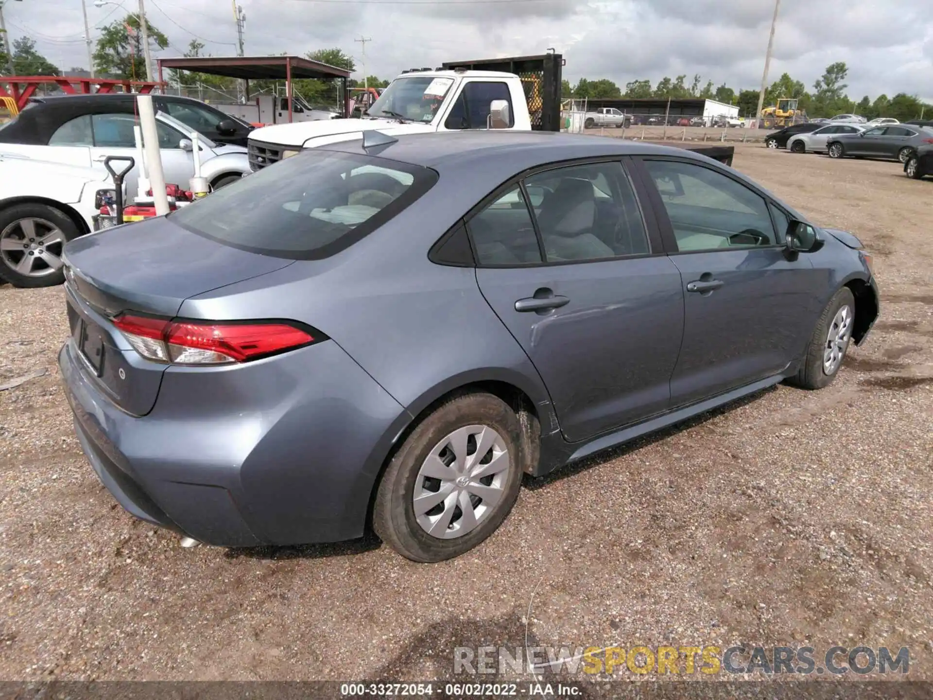 4 Photograph of a damaged car 5YFDPRAE5LP105915 TOYOTA COROLLA 2020