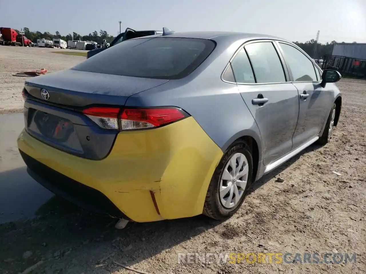 4 Photograph of a damaged car 5YFDPRAE5LP123489 TOYOTA COROLLA 2020