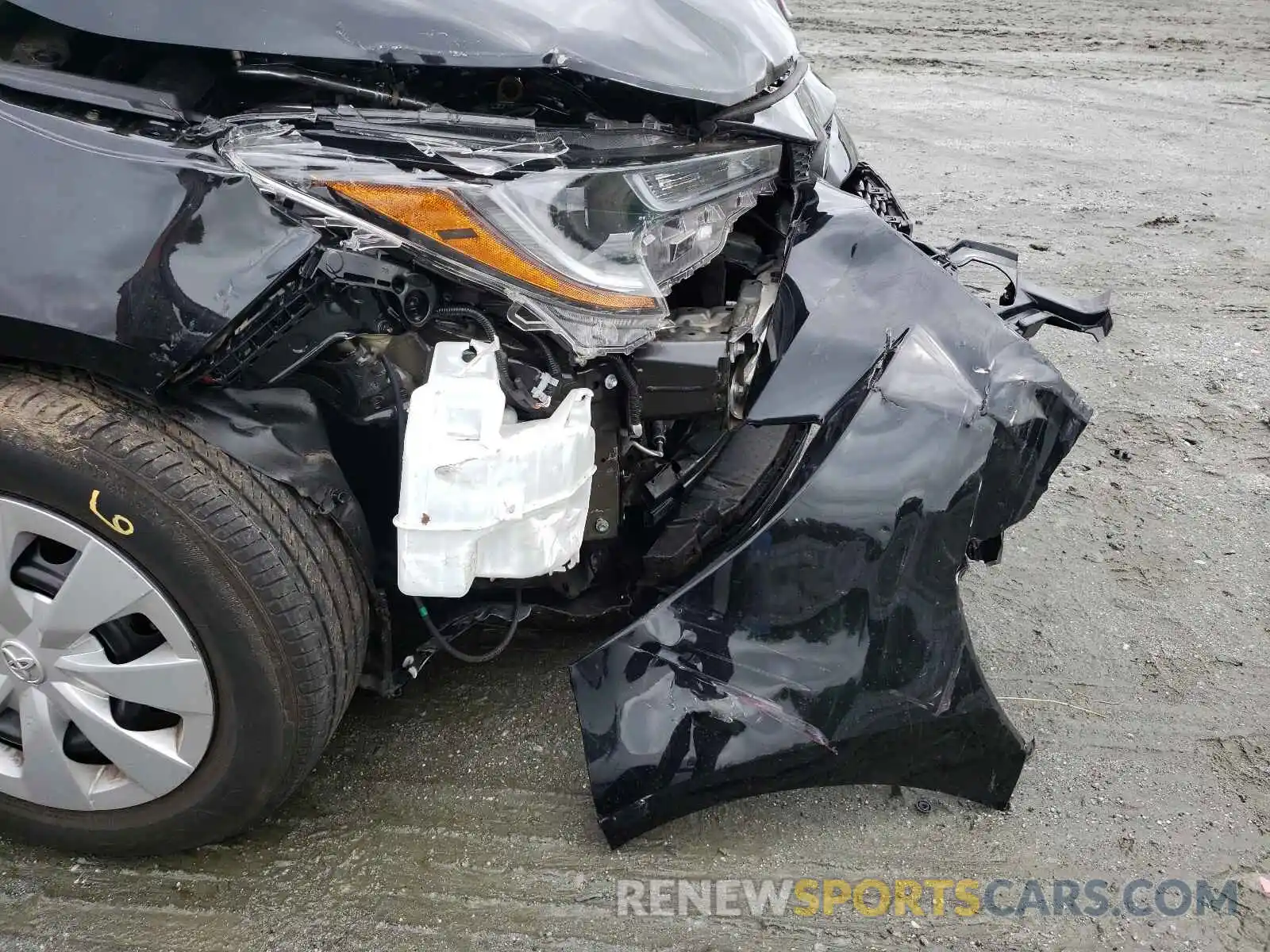 9 Photograph of a damaged car 5YFDPRAE5LP123640 TOYOTA COROLLA 2020