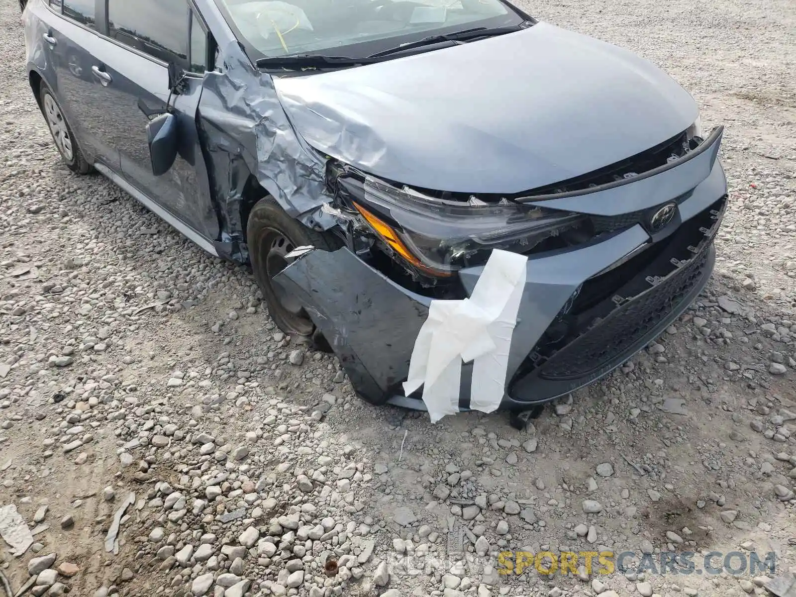 9 Photograph of a damaged car 5YFDPRAE6LP056708 TOYOTA COROLLA 2020