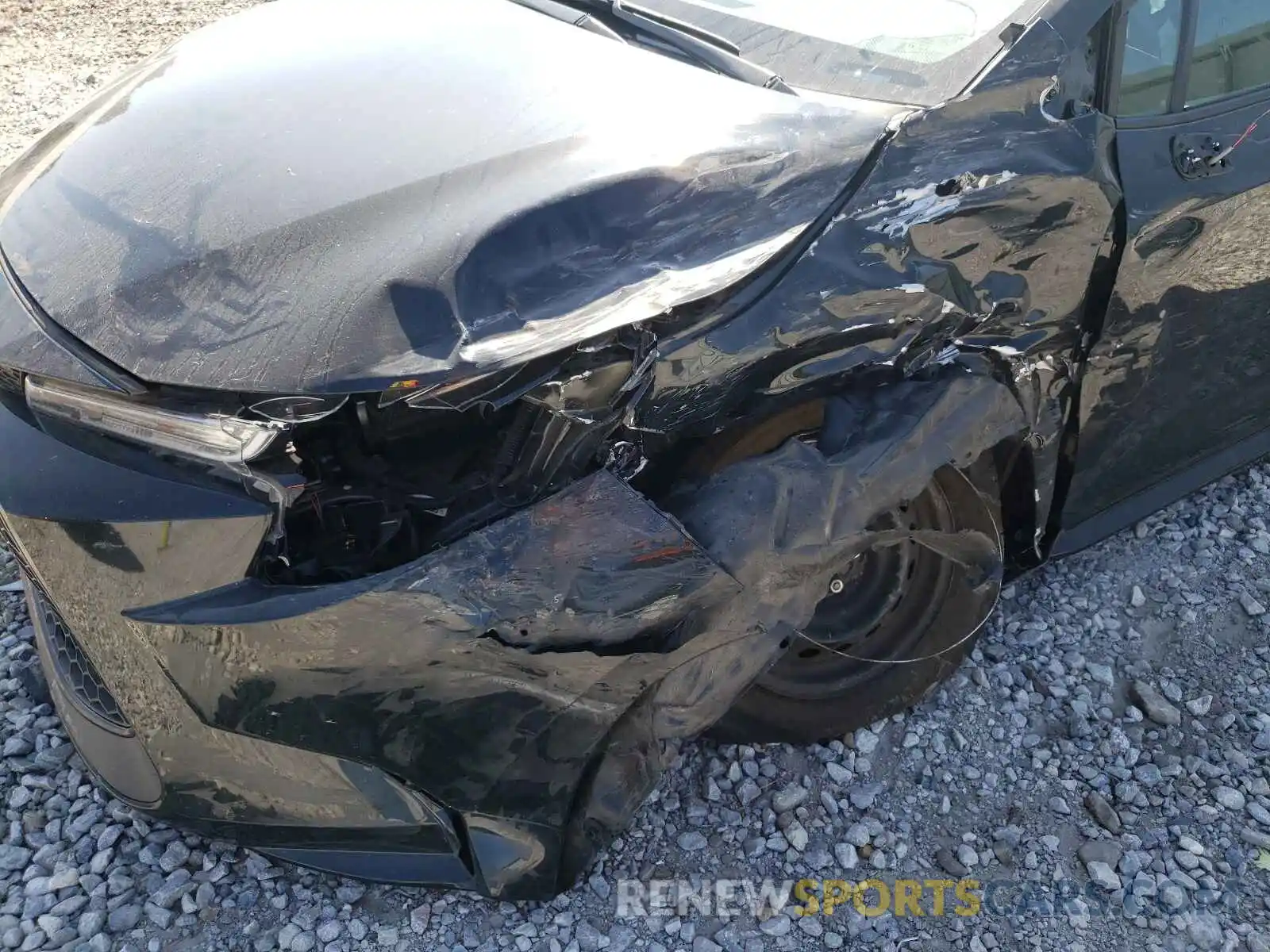 9 Photograph of a damaged car 5YFDPRAE6LP074254 TOYOTA COROLLA 2020