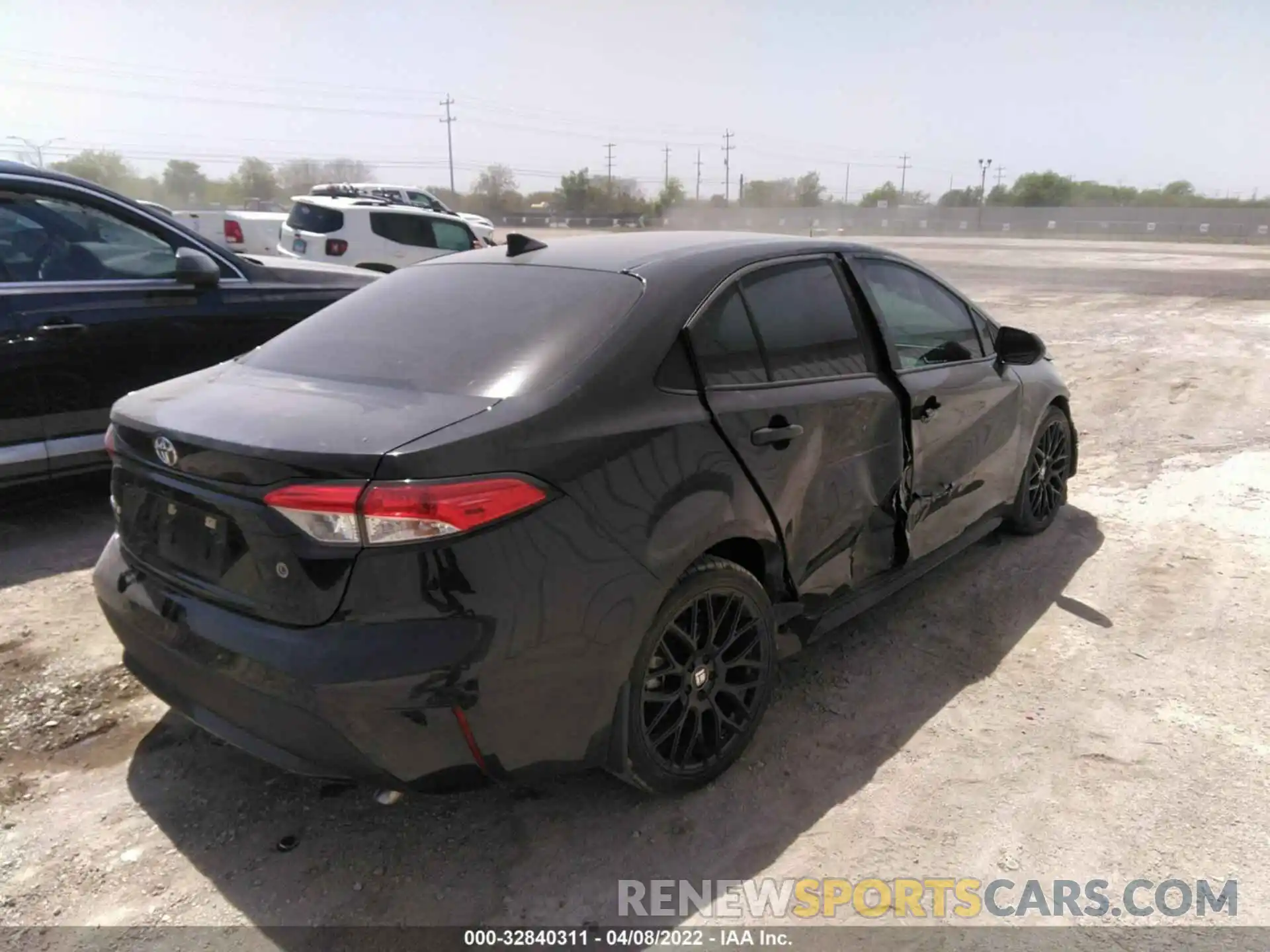 4 Photograph of a damaged car 5YFDPRAE6LP080359 TOYOTA COROLLA 2020