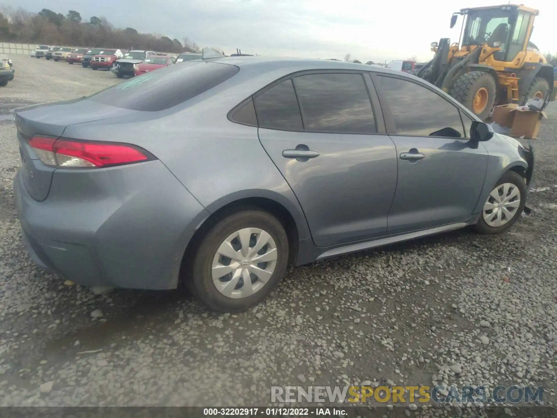 4 Photograph of a damaged car 5YFDPRAE6LP108063 TOYOTA COROLLA 2020