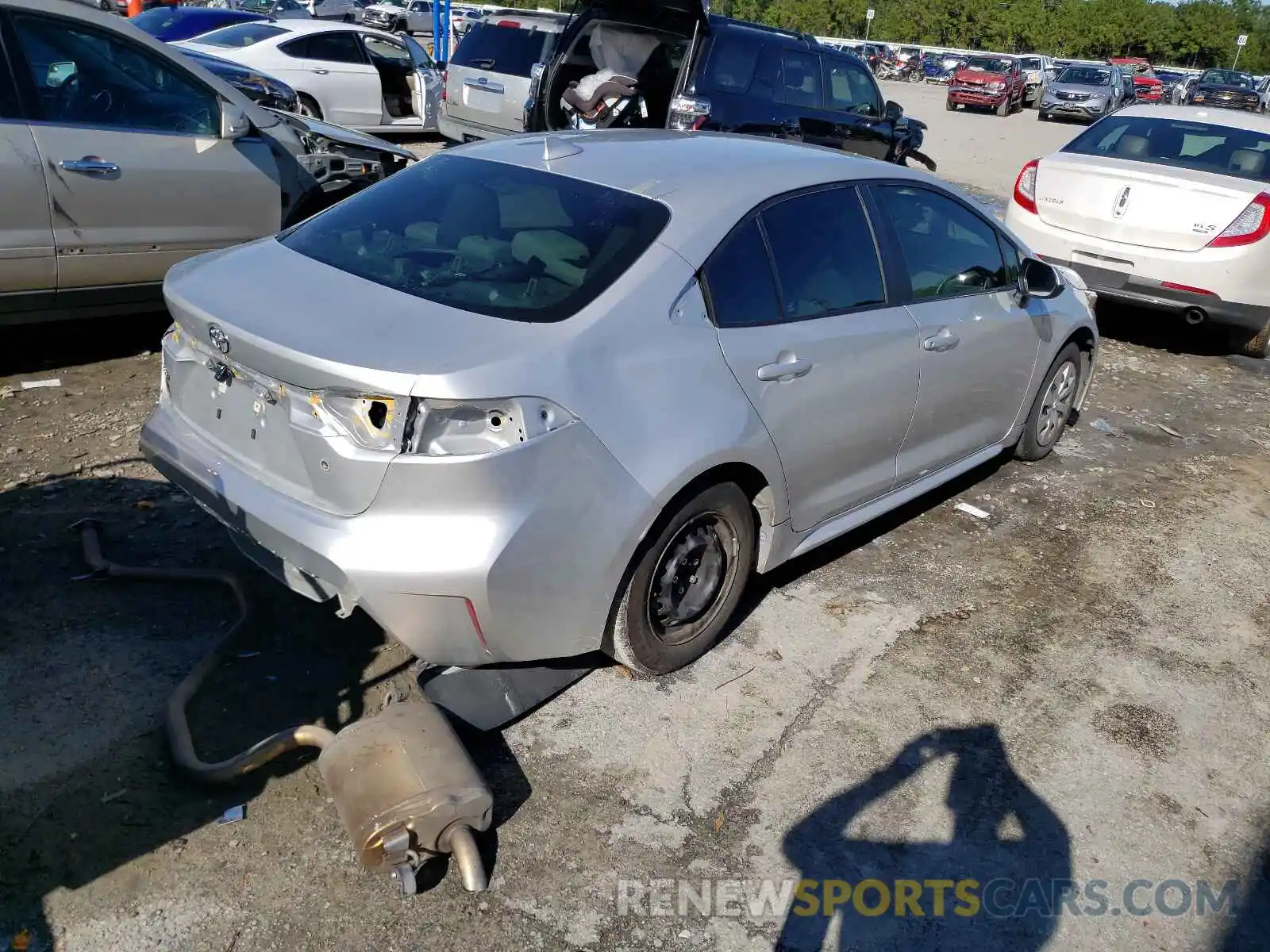 4 Photograph of a damaged car 5YFDPRAE6LP137207 TOYOTA COROLLA 2020