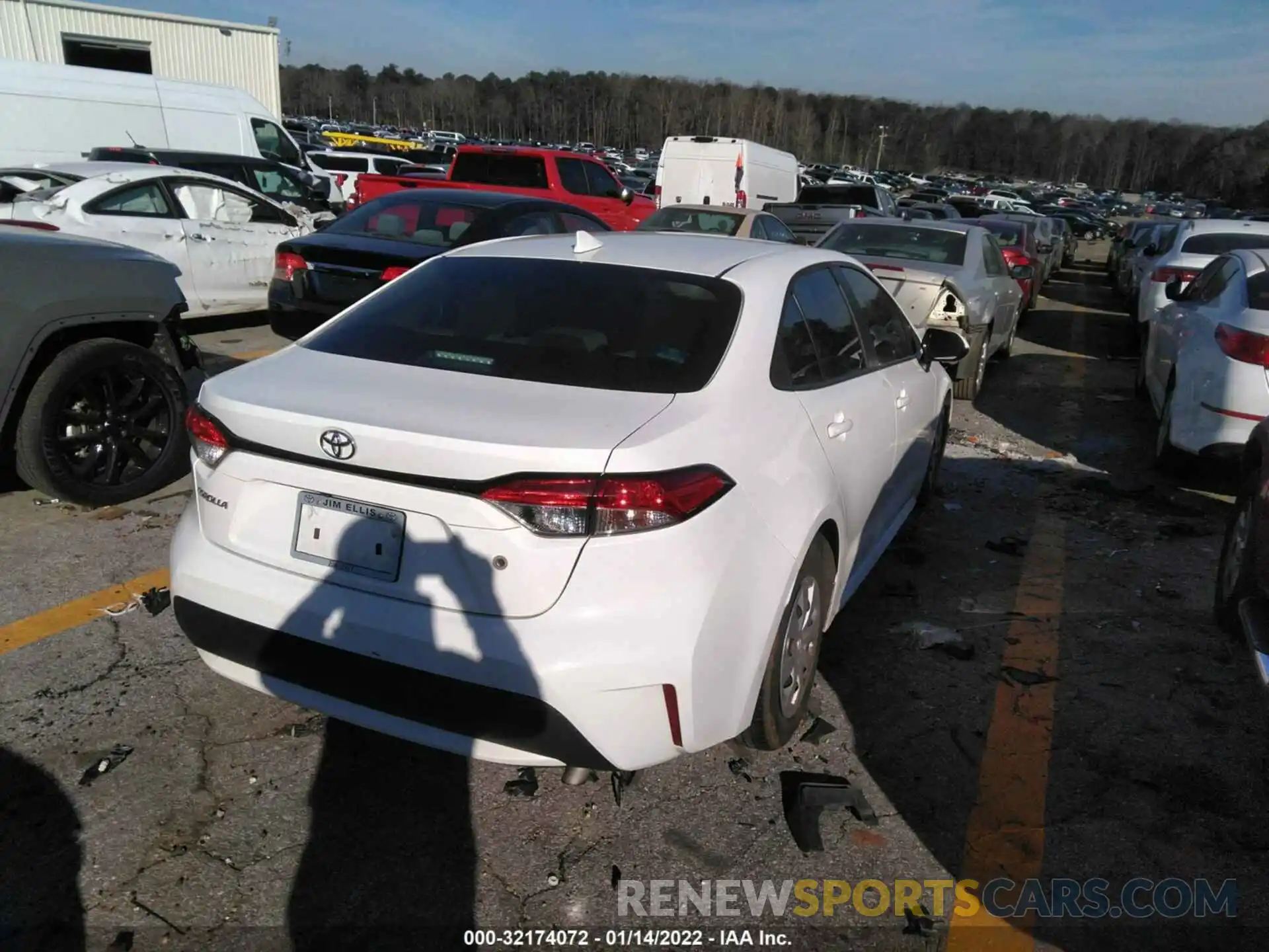 4 Photograph of a damaged car 5YFDPRAE7LP064431 TOYOTA COROLLA 2020