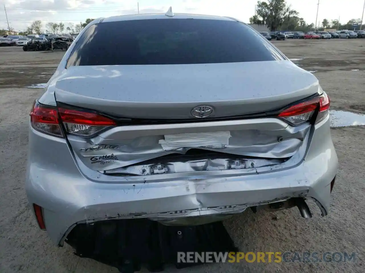 9 Photograph of a damaged car 5YFDPRAE7LP066065 TOYOTA COROLLA 2020